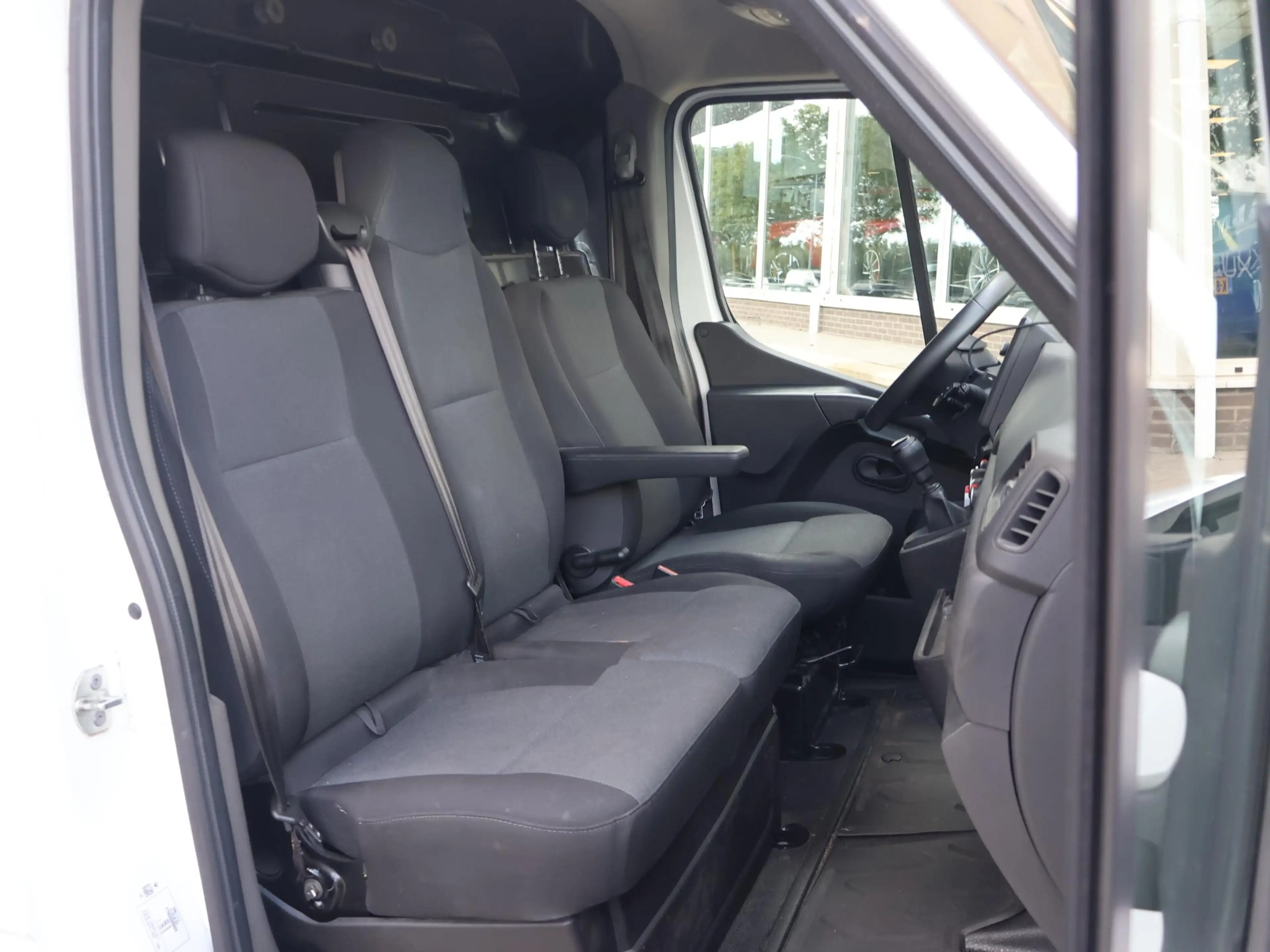 Renault Master T35 2.3 dCi 150 PK L2H2 WORK EDITION + CARPLAY | C — photo 4