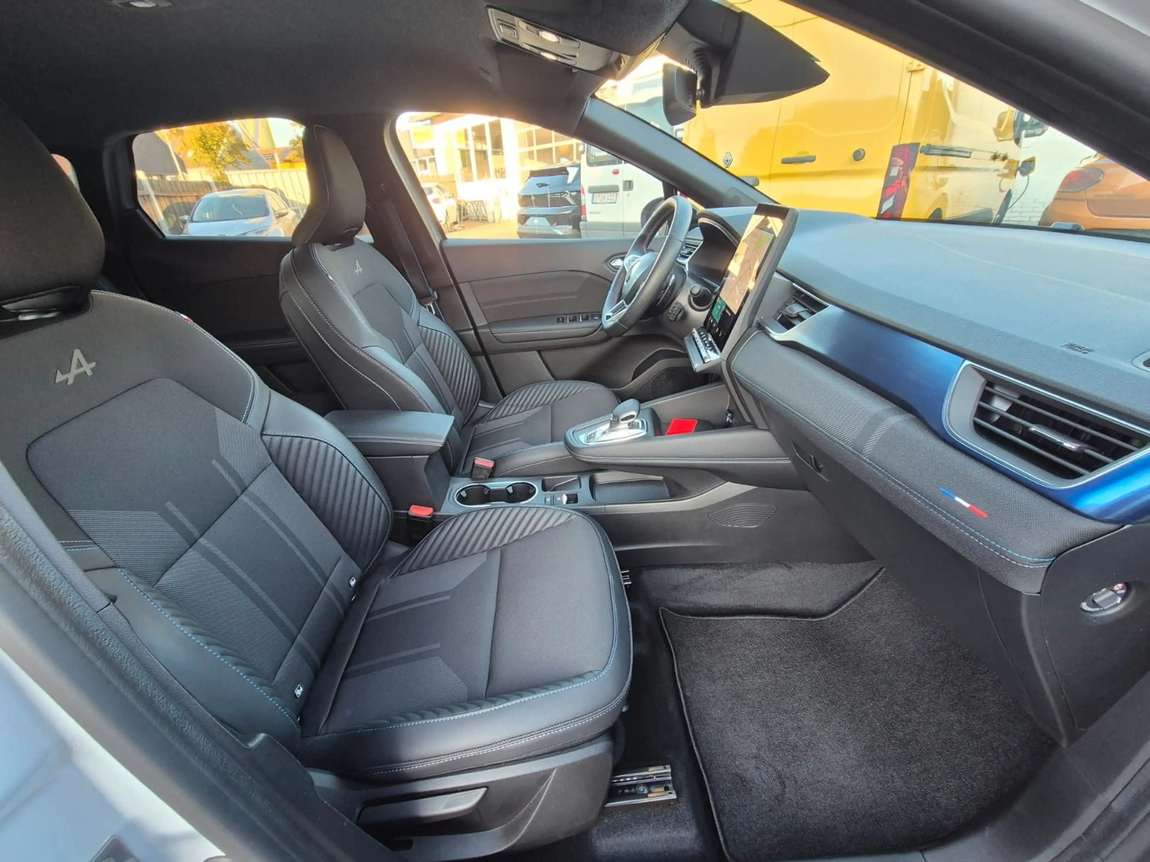 Renault Captur Esprit Alpine Mild Hybrid TCe 160 EDC 360 — photo 13