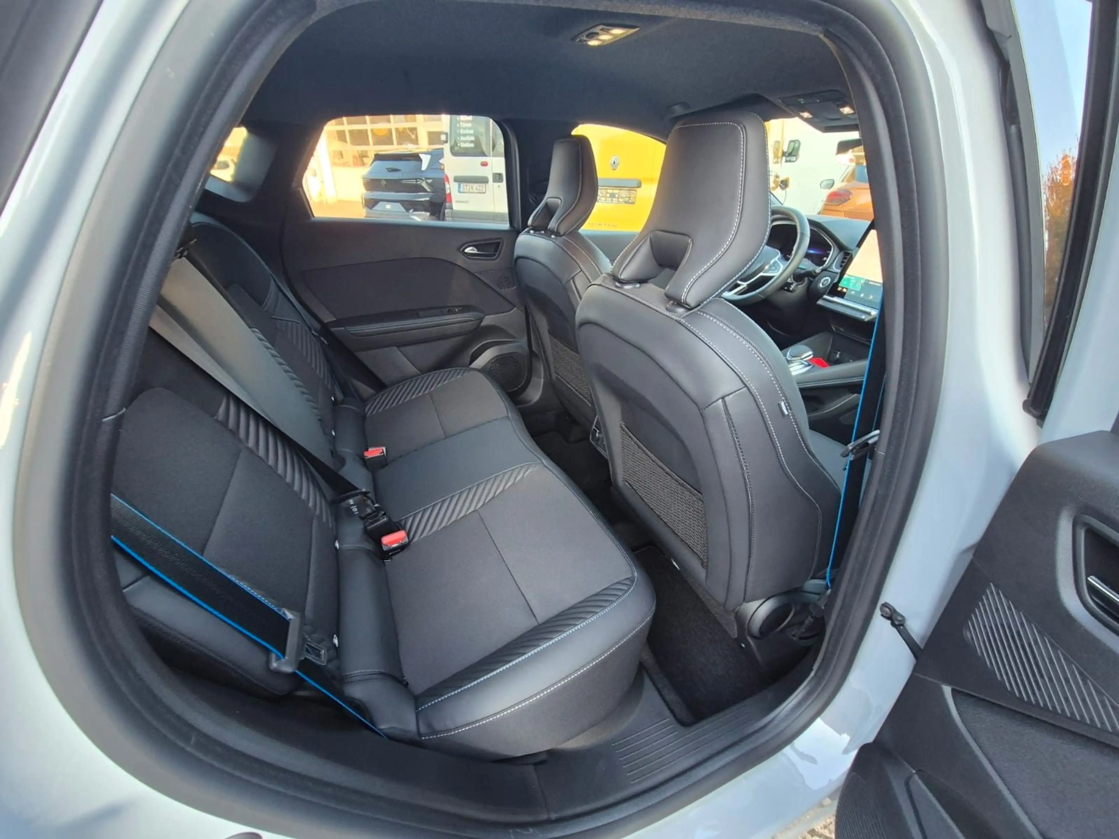 Renault Captur Esprit Alpine Mild Hybrid TCe 160 EDC 360 — photo 14