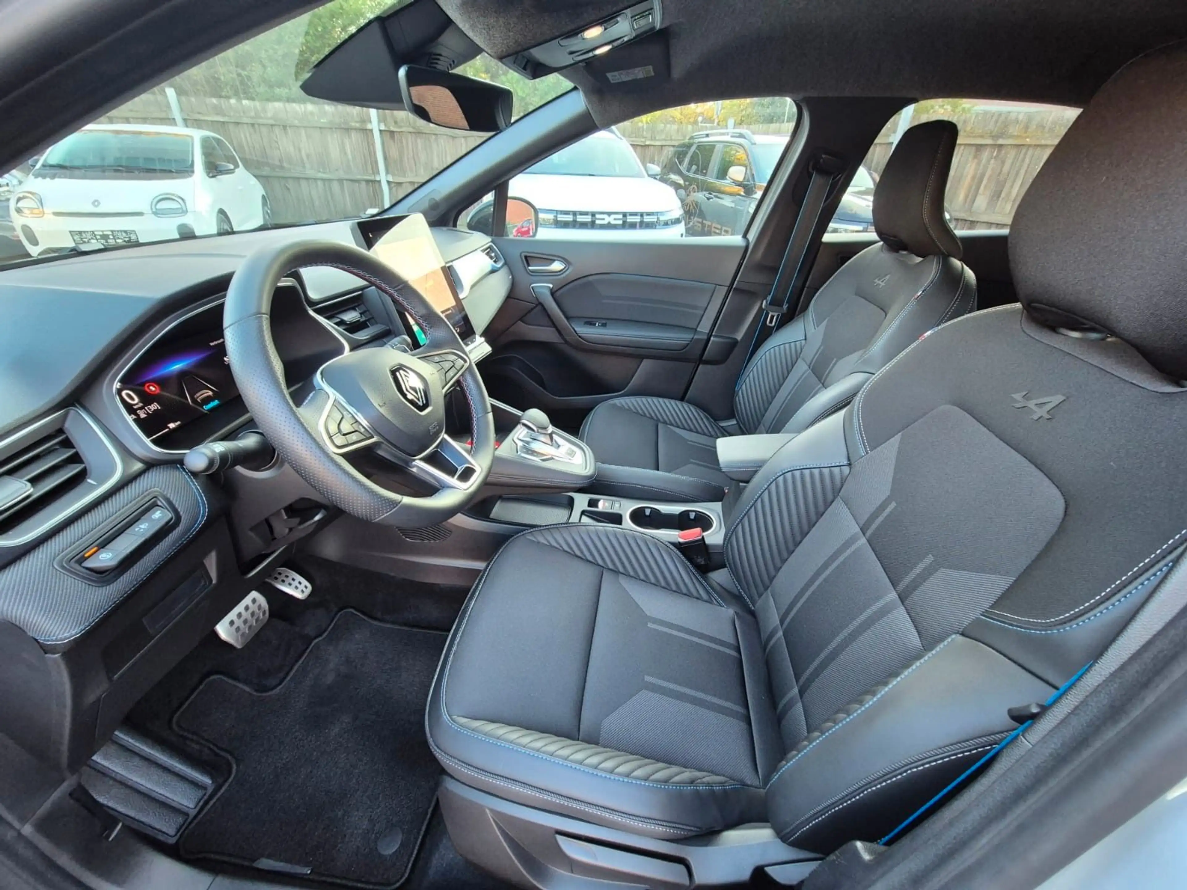 Renault Captur Esprit Alpine Mild Hybrid TCe 160 EDC 360 — photo 11