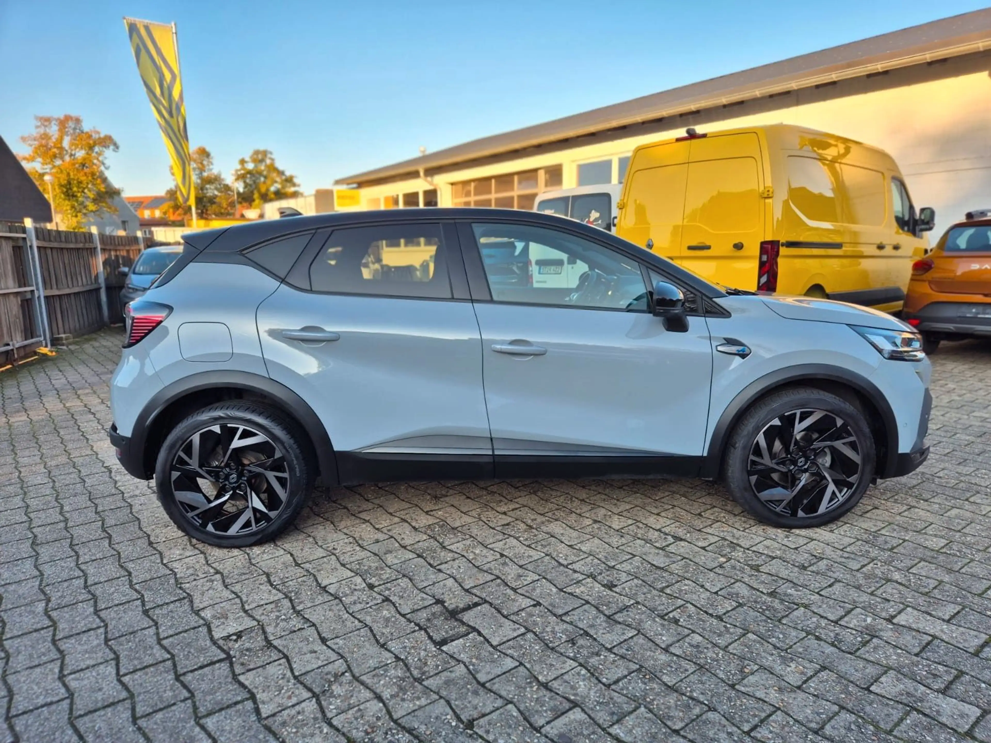 Renault Captur Esprit Alpine Mild Hybrid TCe 160 EDC 360 — photo 8