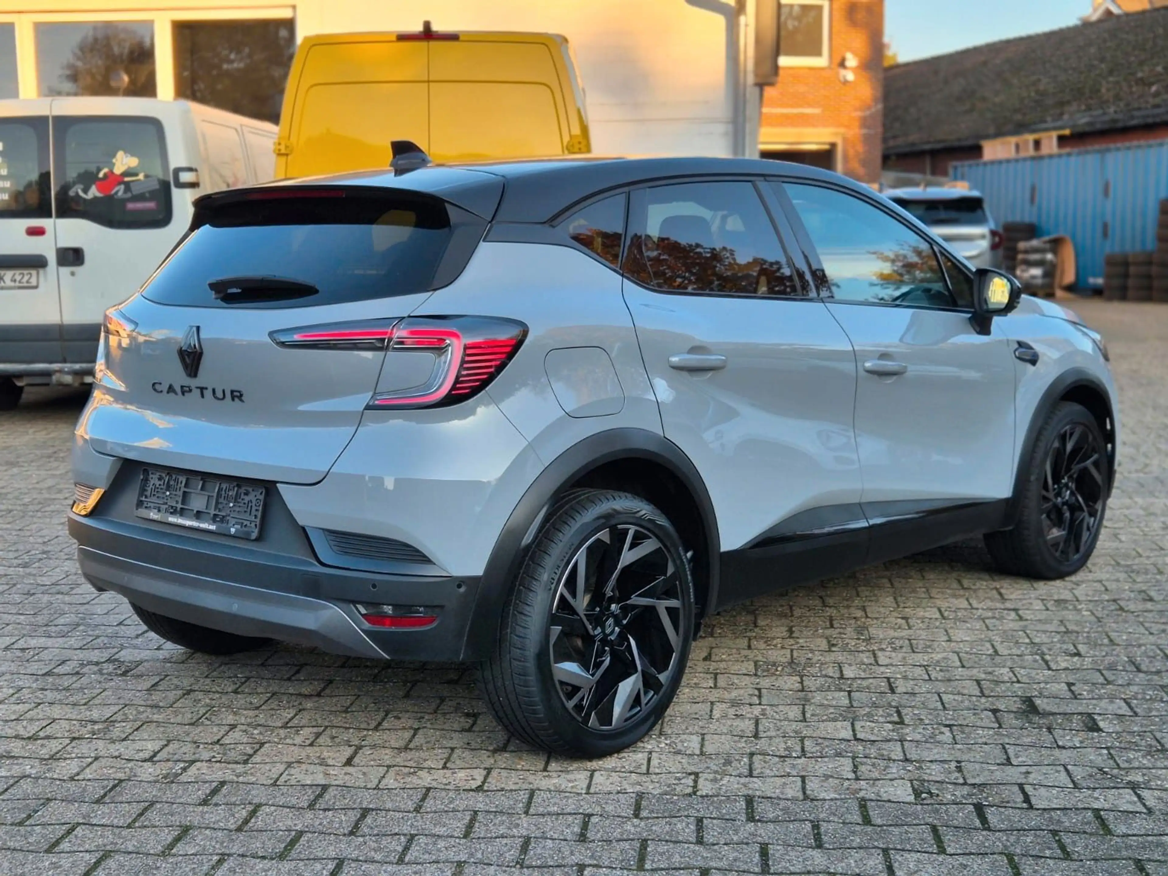 Renault Captur Esprit Alpine Mild Hybrid TCe 160 EDC 360 — photo 7