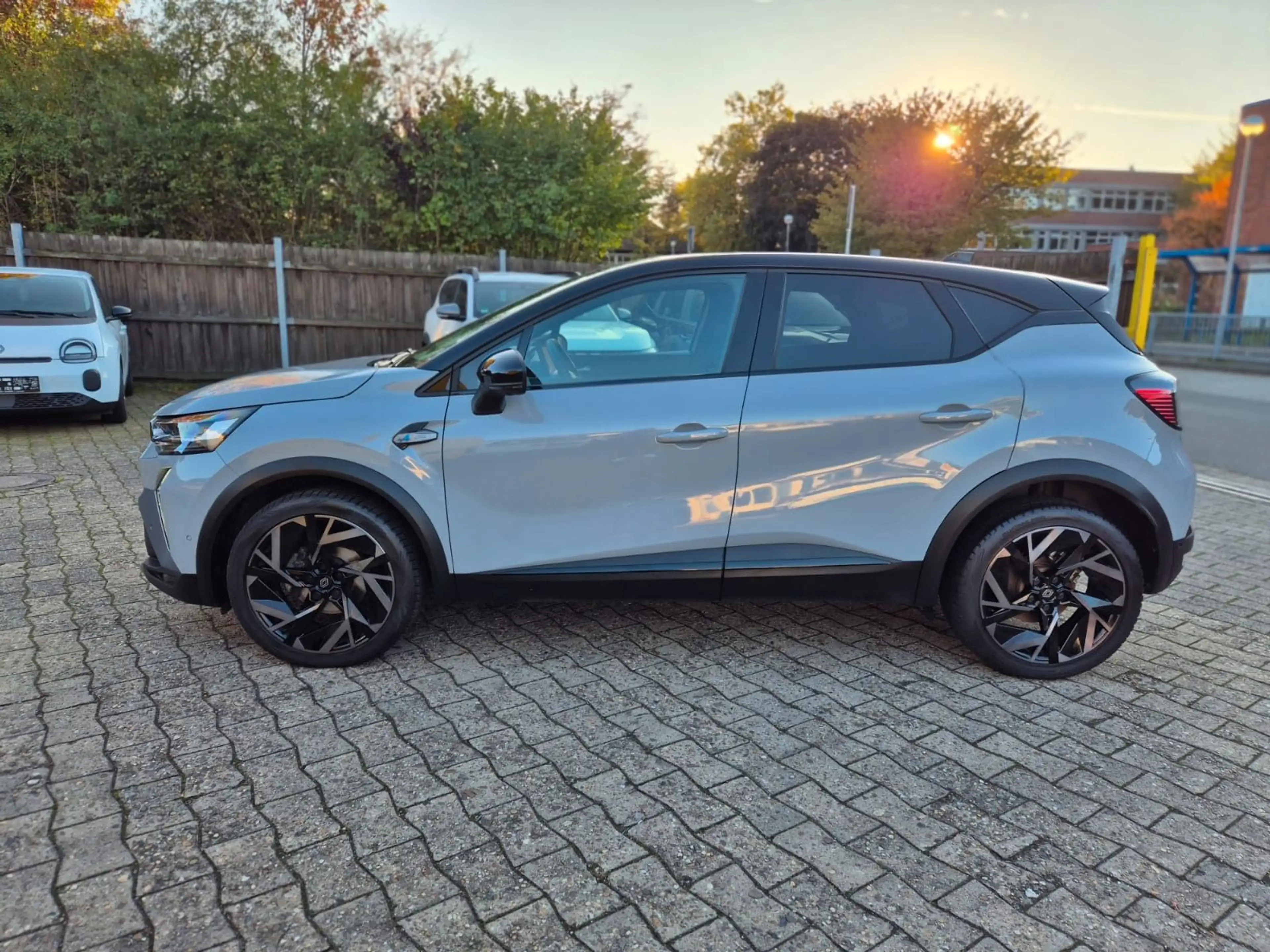 Renault Captur Esprit Alpine Mild Hybrid TCe 160 EDC 360 — photo 4