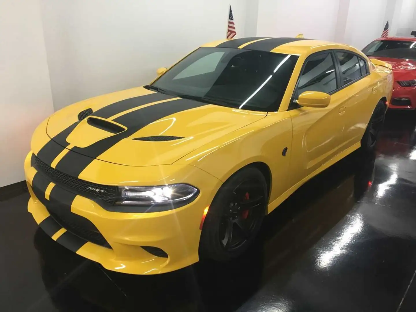 Dodge Charger SRT Hellcat  717CV  TMCar.es Amarillo - 1