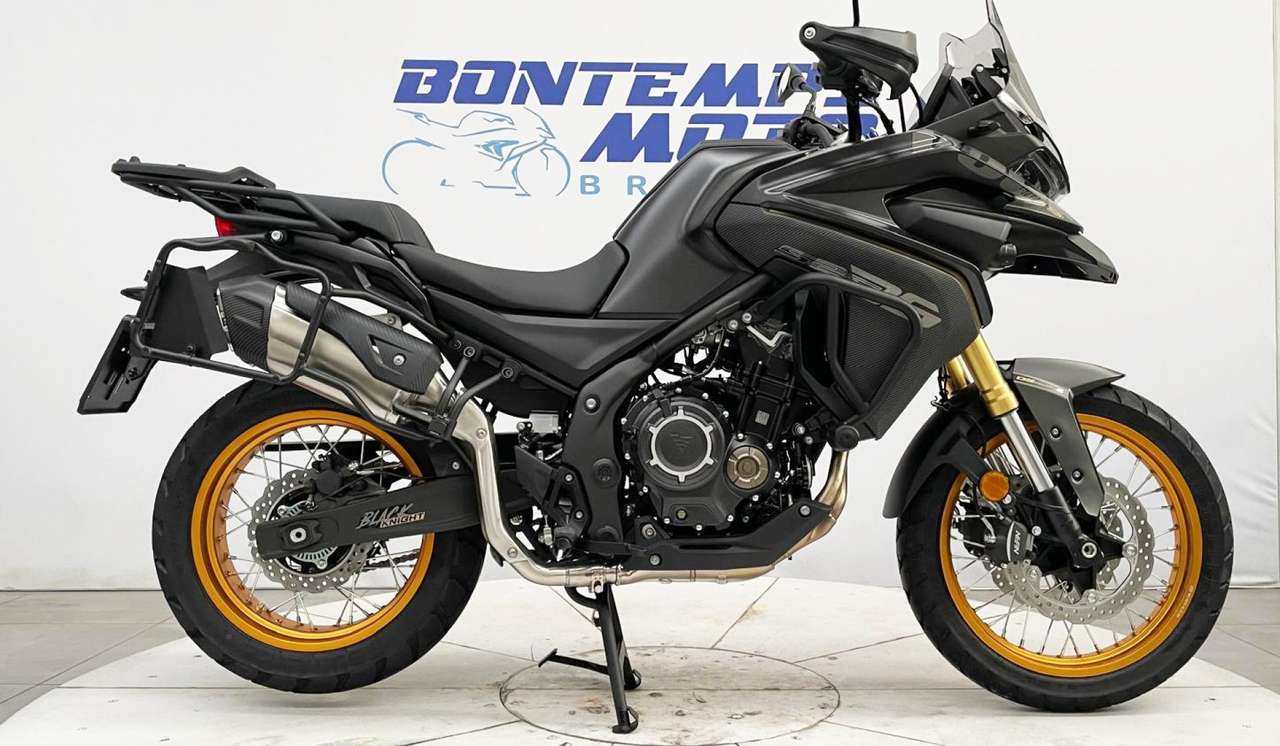 Voge Valico 525 DSX - FULL BLACK + PATENTE A2