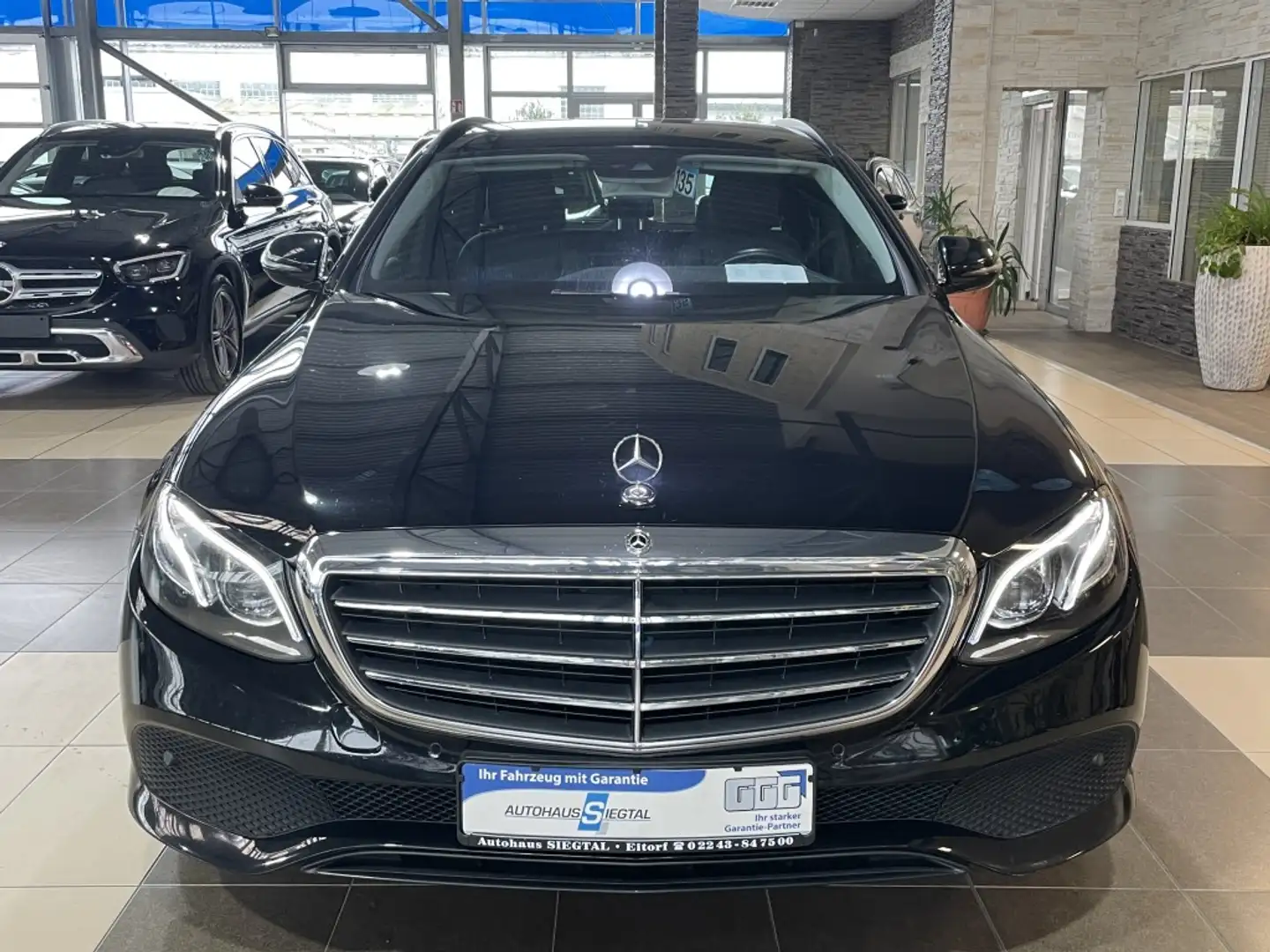 Mercedes-Benz E 300 Avantgarde*Leder*LED*Navi*dig.Cockpit*MBUX Schwarz - 2
