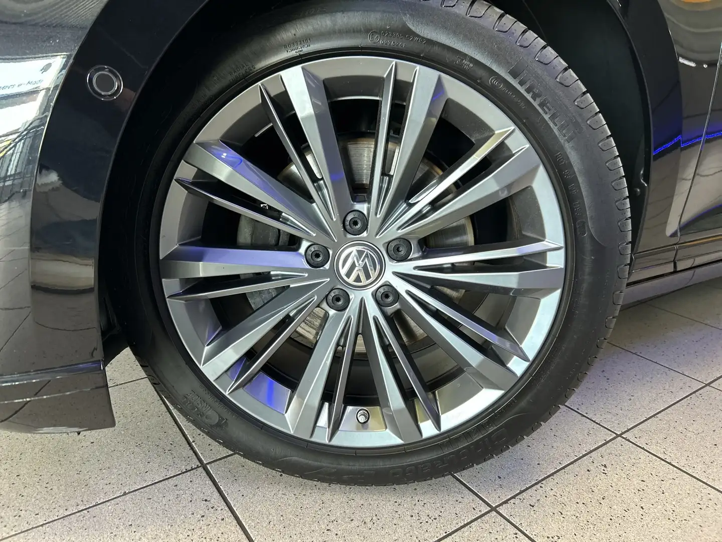 Volkswagen Passat Variant Business 2.0 TDI DSG MATRIX+AHK Zwart - 2