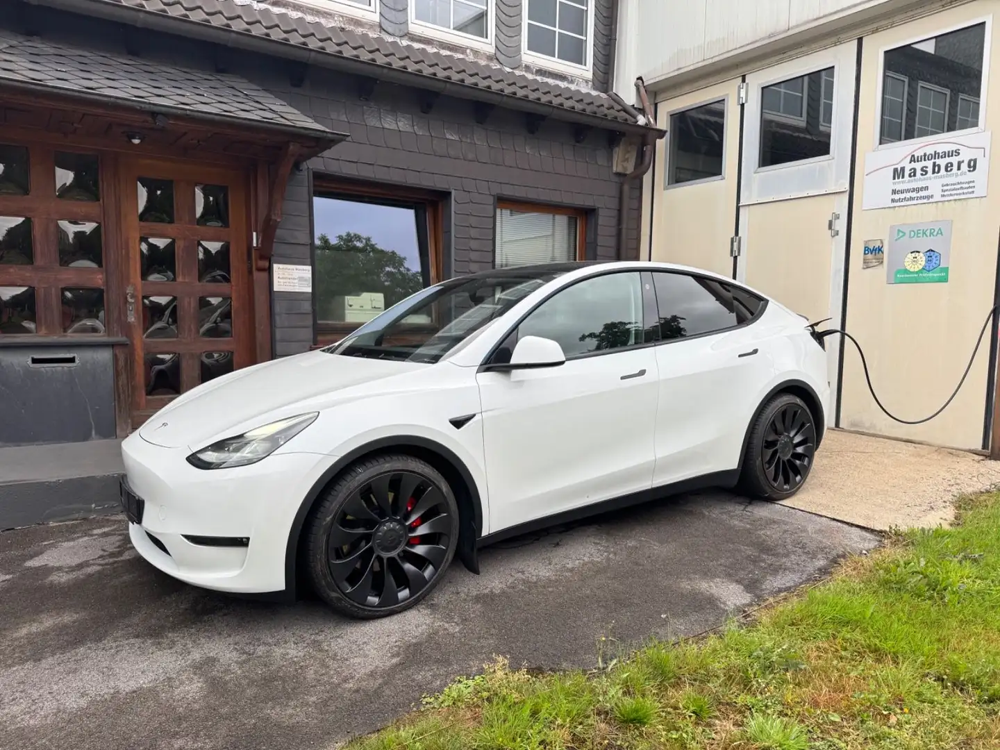 Tesla Model Y PERFORMANCE Anhängerkupplung 8x Blanc - 1