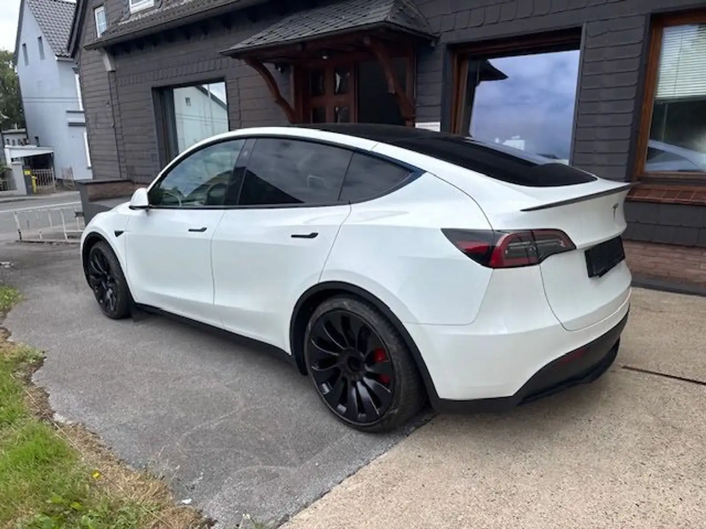 Tesla Model Y PERFORMANCE Anhängerkupplung 8x Weiß - 2