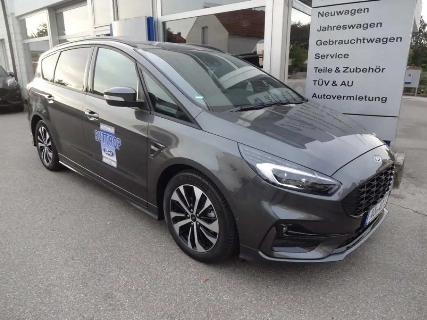 Ford S-Max ST-Line F-HEV mit Businesspaket Grijs - 2