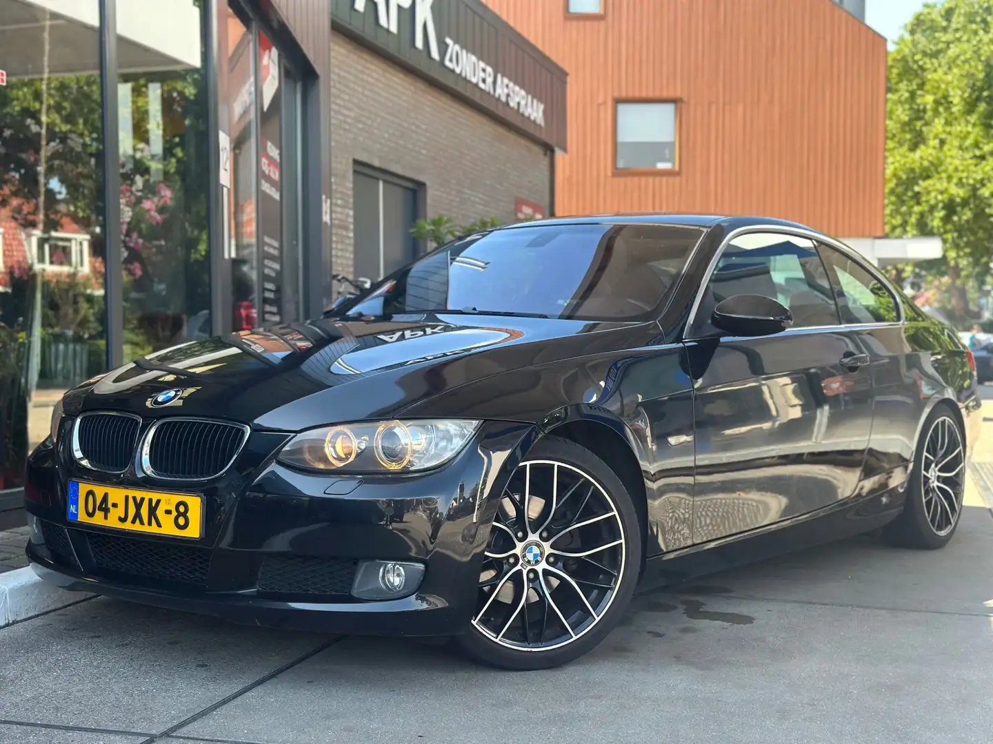 BMW 320 3-serie Coupé 320i Corporate Lease Executive Zwart - 1