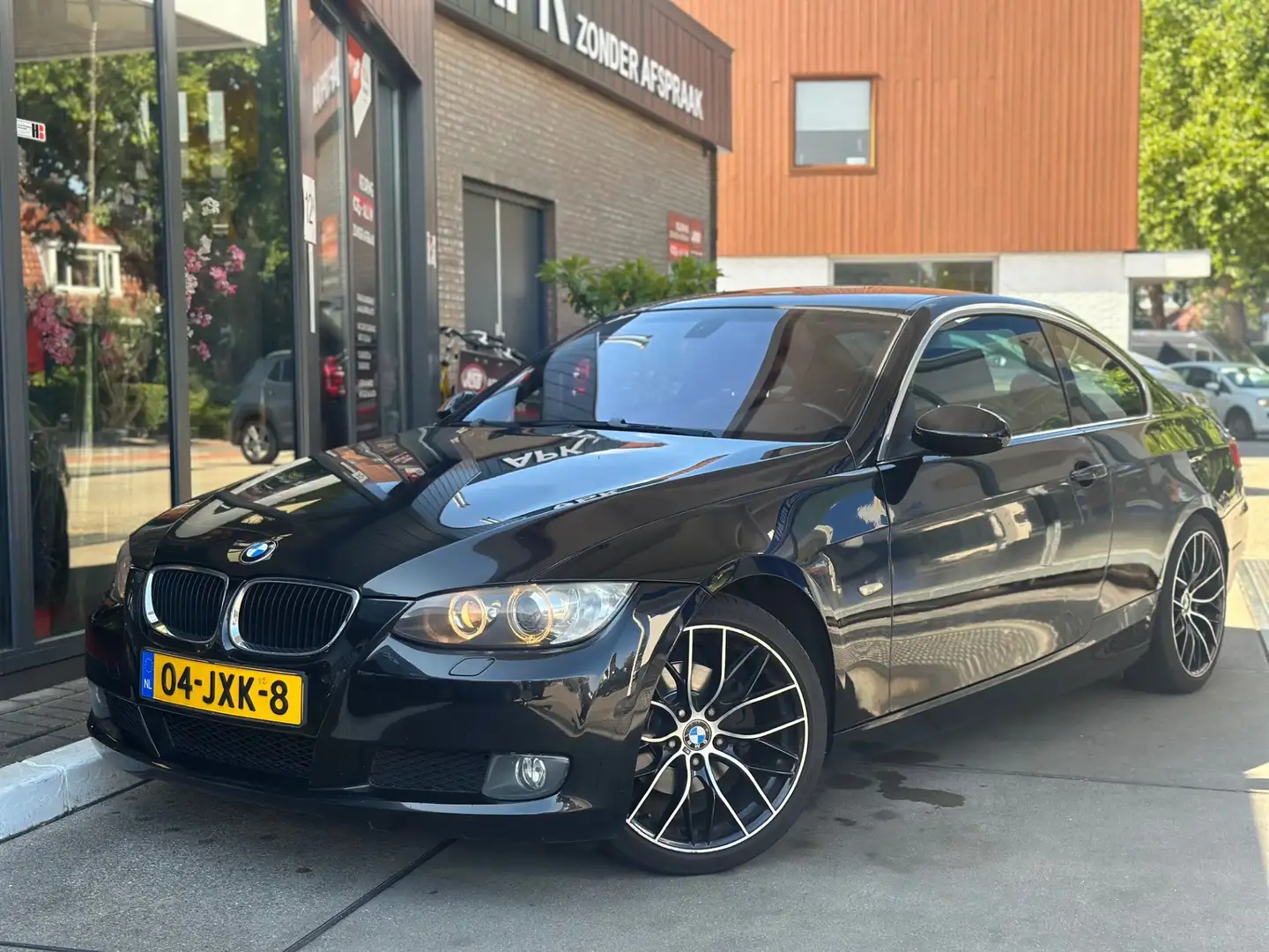 BMW 320 3-serie Coupé 320i Corporate Lease Executive Zwart - 2