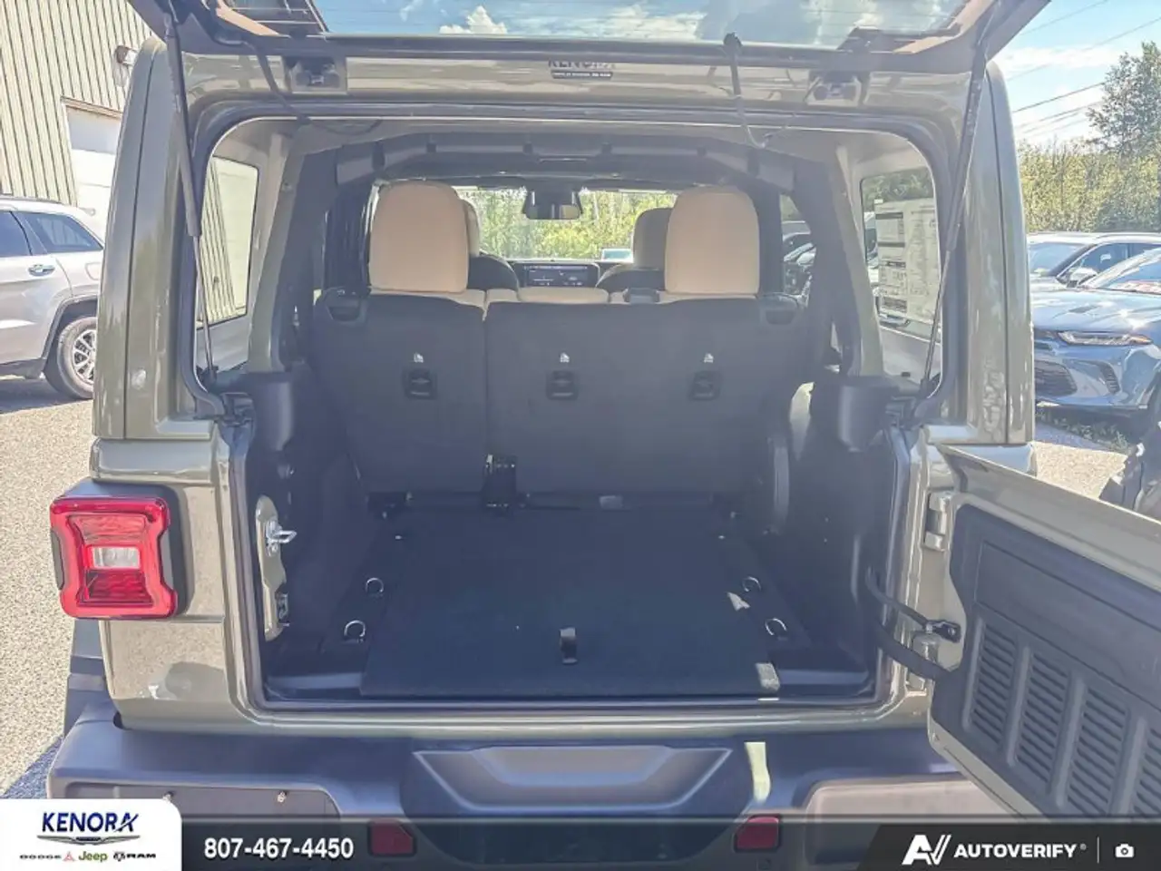 Jeep Wrangler photo Jeep Wrangler