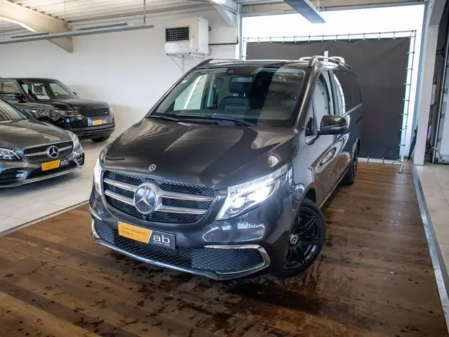 Mercedes-Benz 250 view 2