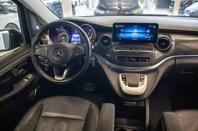 Mercedes-Benz 250 view 11