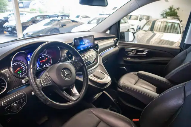 Mercedes-Benz 250 view 7