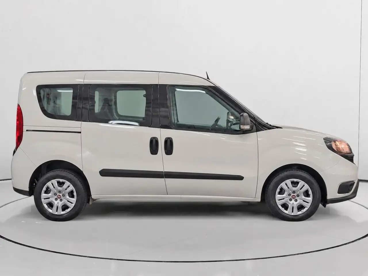 2023 Fiat Dobló Combi 1.6Mjt SX 78kW, photograph 2