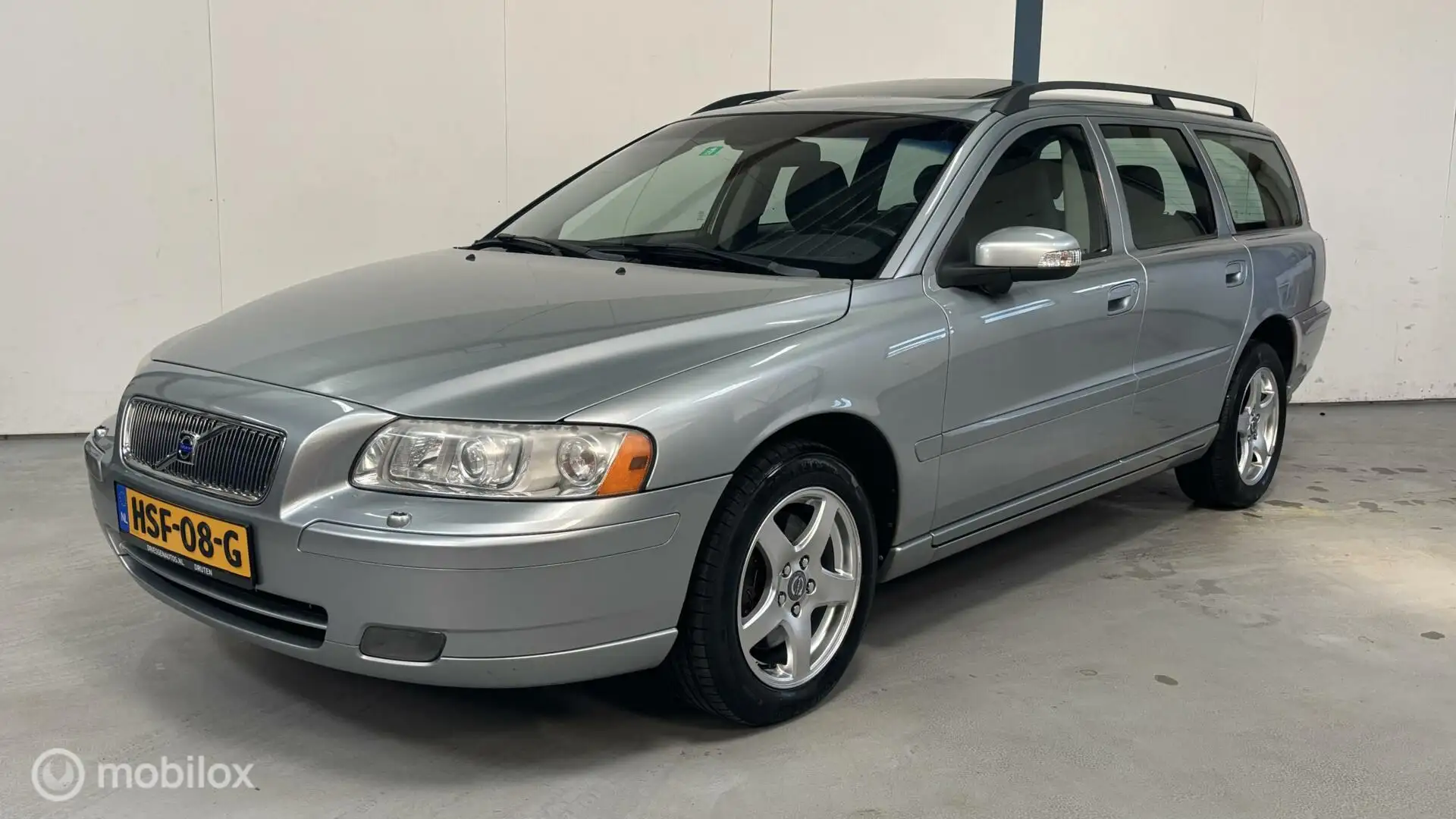 Volvo V70 2.5T AWD Edition AUTOMAAT / SCHUIFDAK / LEER Gris - 1