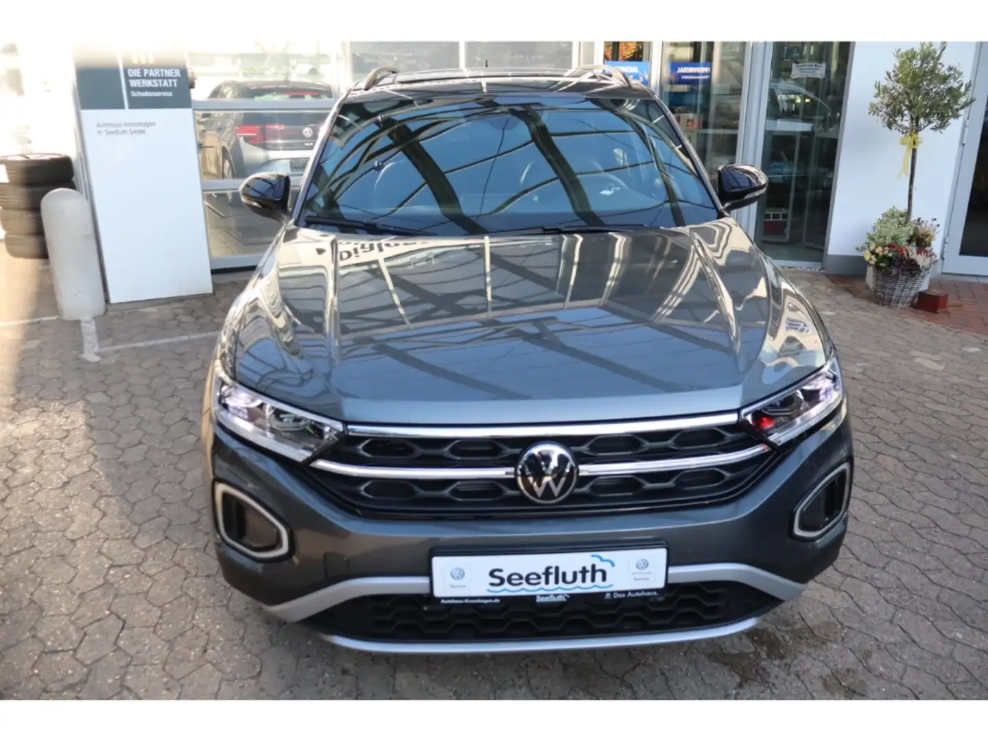 Volkswagen T-Roc 1.5 DSG Style Pano AHK Black Grau - 2