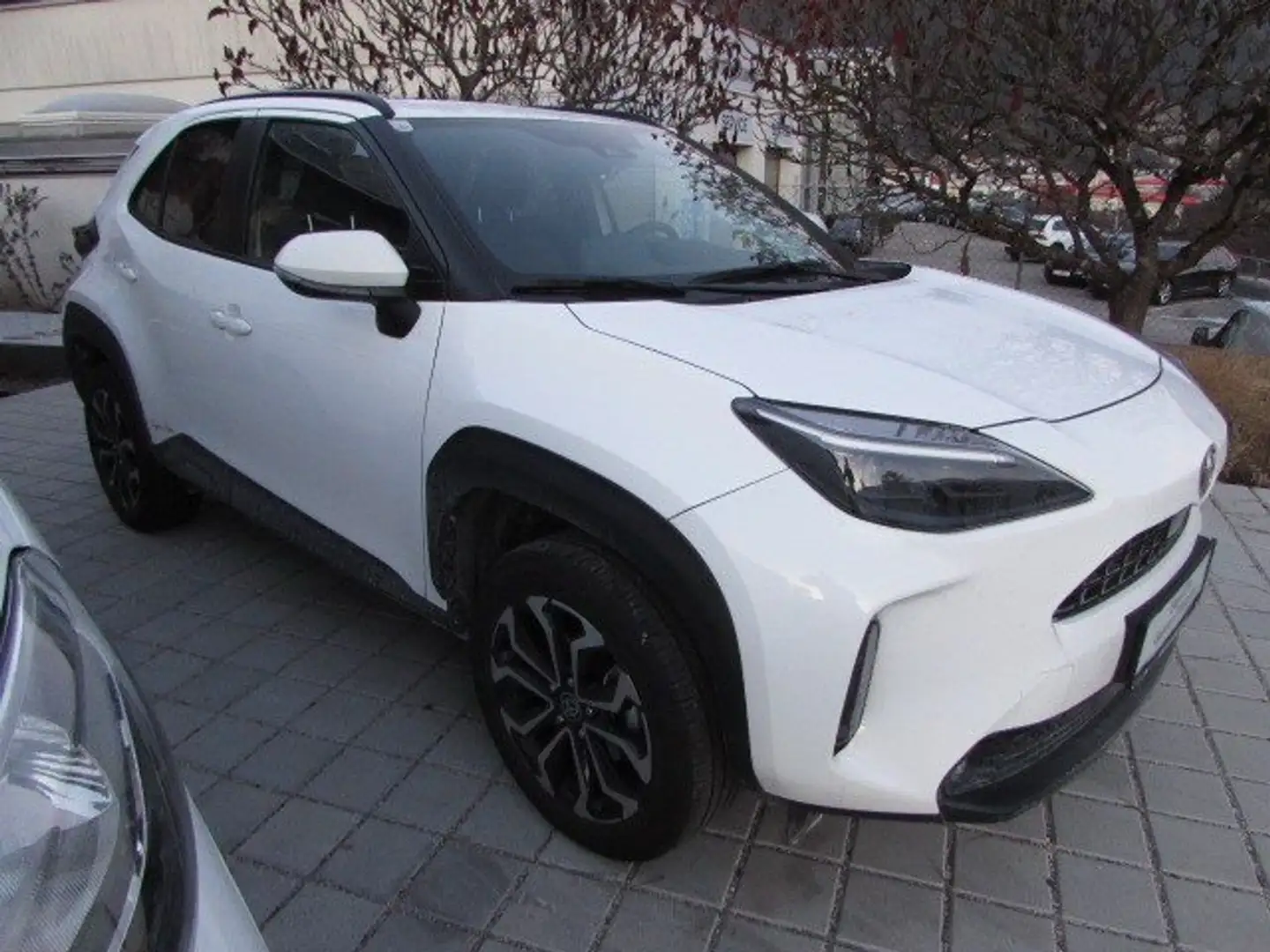 Toyota Yaris Cross Hybrid 4WD Active Drive Weiß - 1