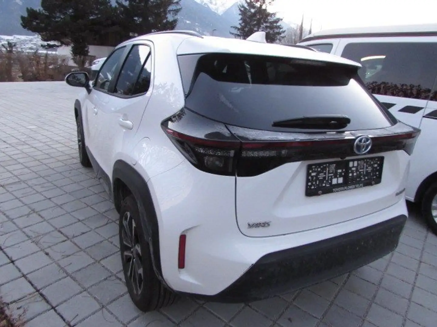 Toyota Yaris Cross Hybrid 4WD Active Drive Weiß - 2