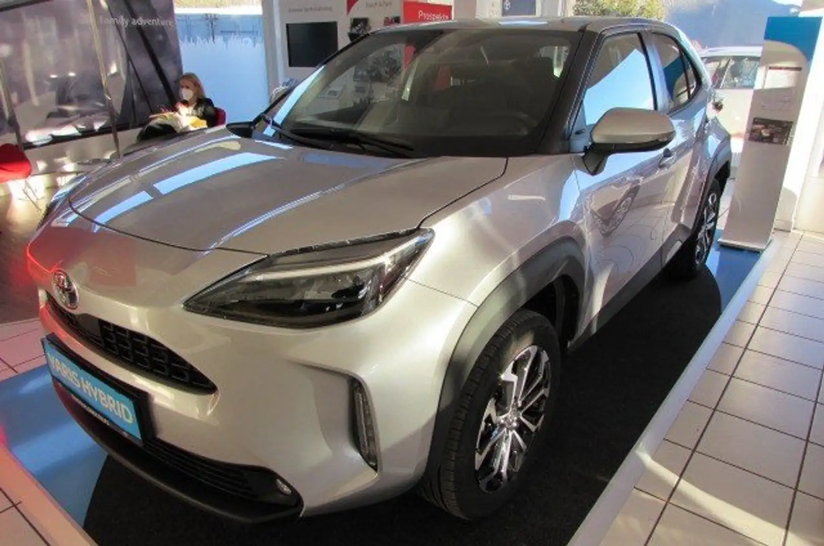 Toyota Yaris Cross Hybrid 4WD Active Drive+Safety Paket Silber - 2