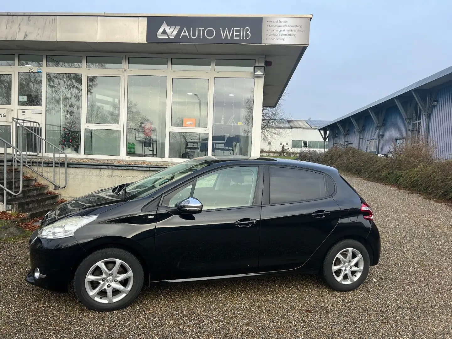 Peugeot 208 Style/PDC/LED/SHZ/BT/TEMPOMAT/SERVICE-NEU Schwarz - 2