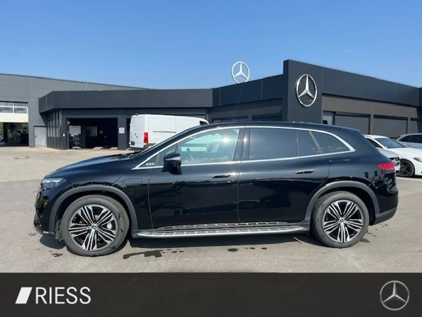 Mercedes-Benz EQS SUV EQS 450 4M SUV Electric Art Distr Pano AHK HUD Key Schwarz - 2