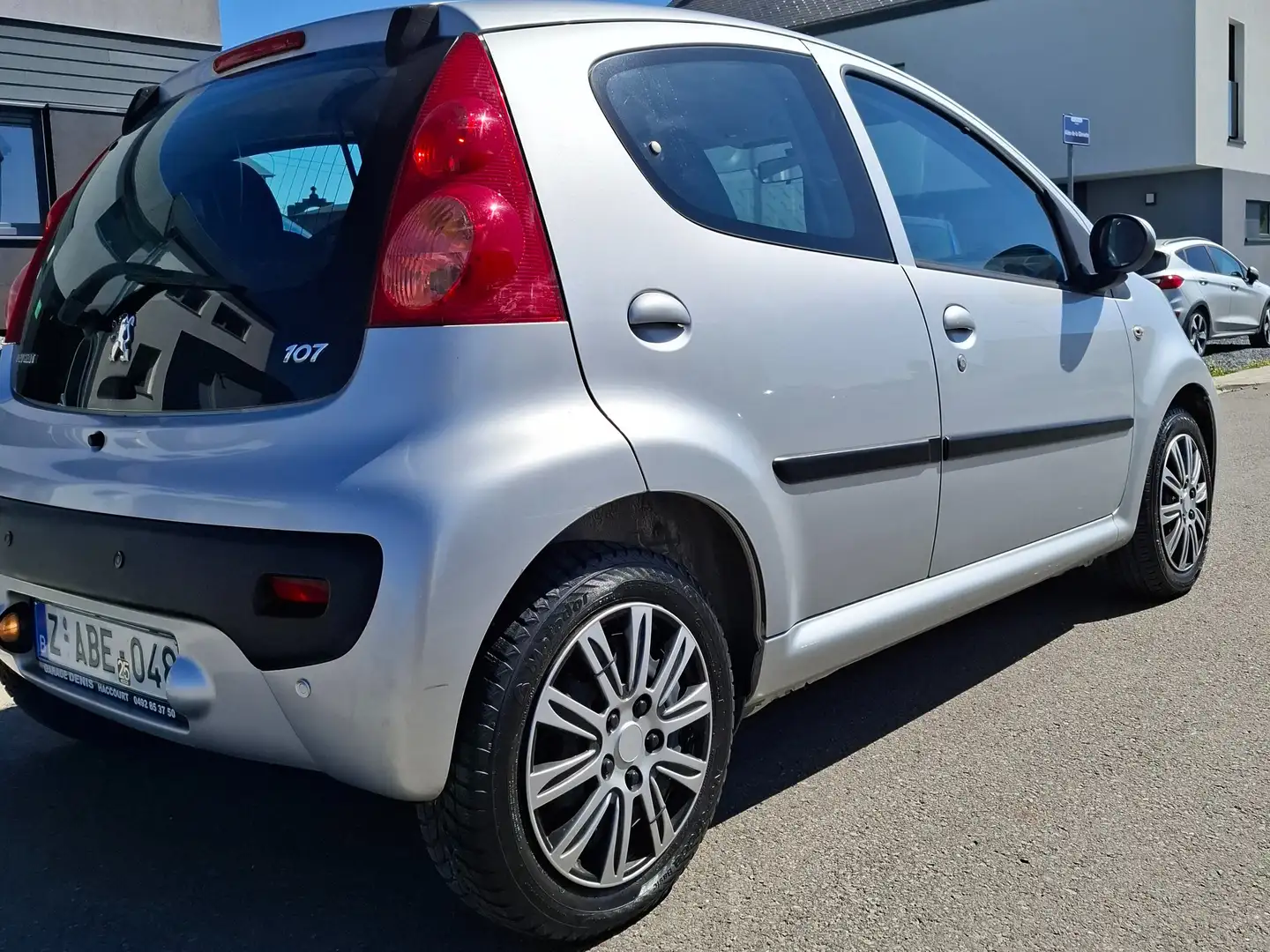 Peugeot 107 1.0i Trendy Grijs - 2