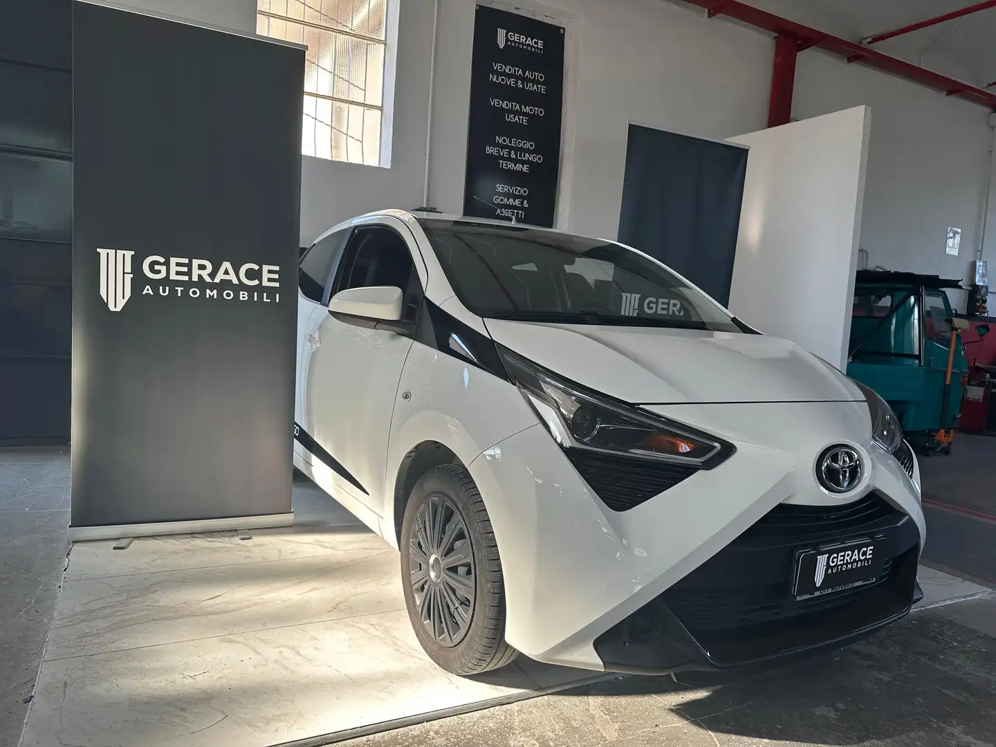Toyota Aygo Aygo 5p 1.0 x-play 72cv Bianco - 2