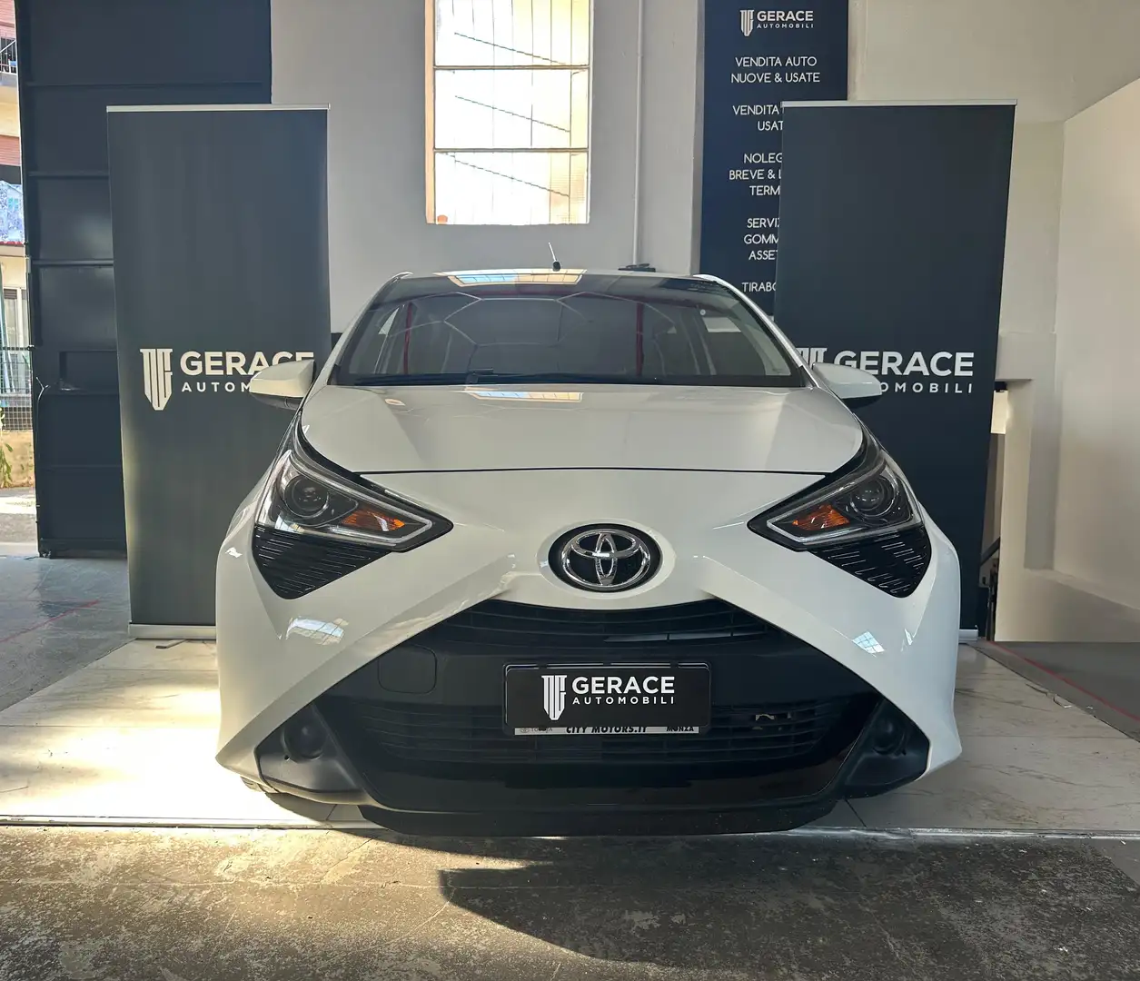 Toyota Aygo Aygo 5p 1.0 x-play 72cv Bianco - 1