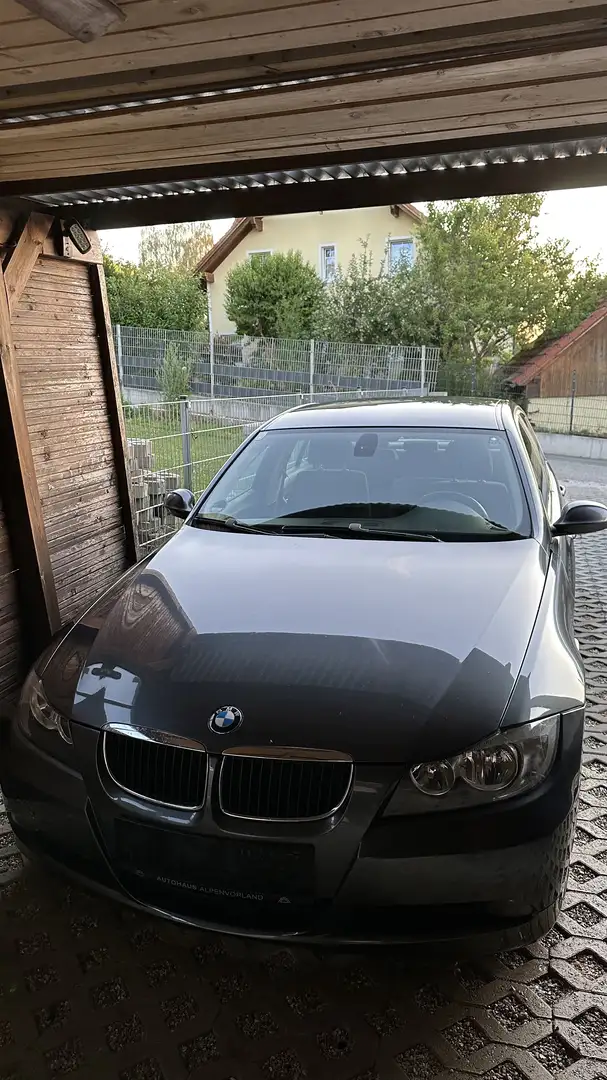 BMW 318 318d Grau - 1