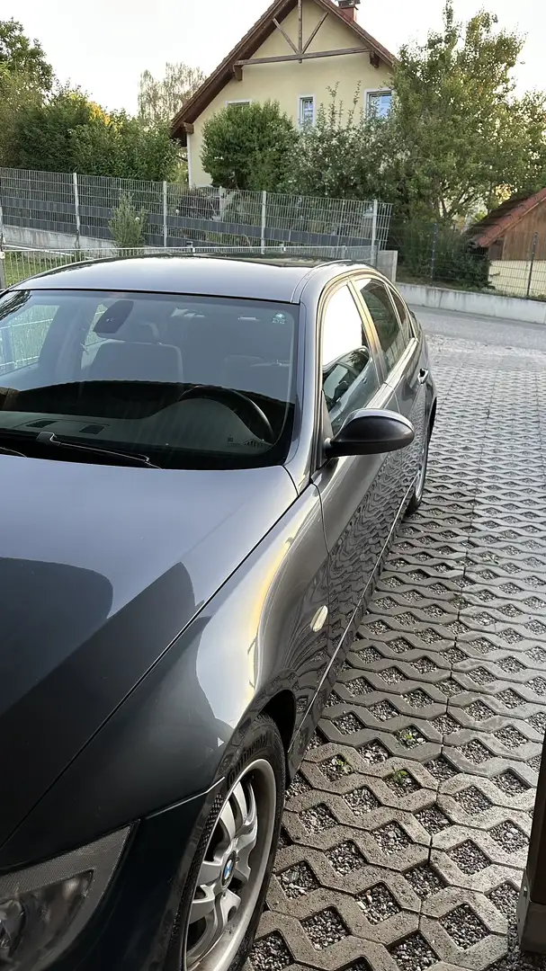BMW 318 318d Grau - 2