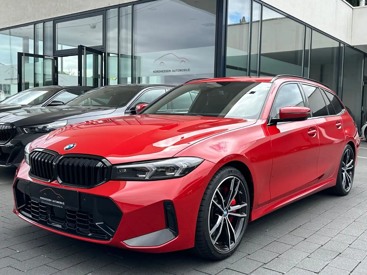 BMW 318 i Touring M Sport Pro Shadow-Line | Panorama Červená - 1