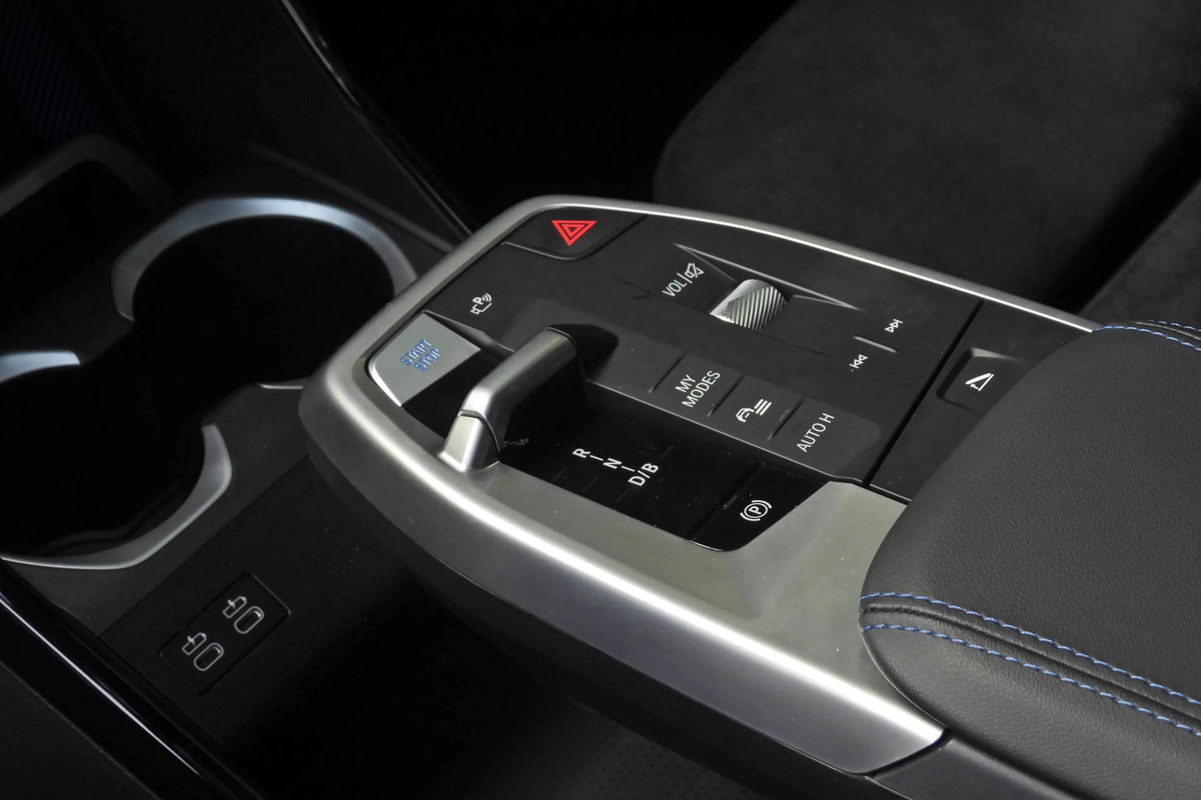BMW iX2 eDrive20 M Sport / Panoramadak / Sportstoelen / Pa — photo 14