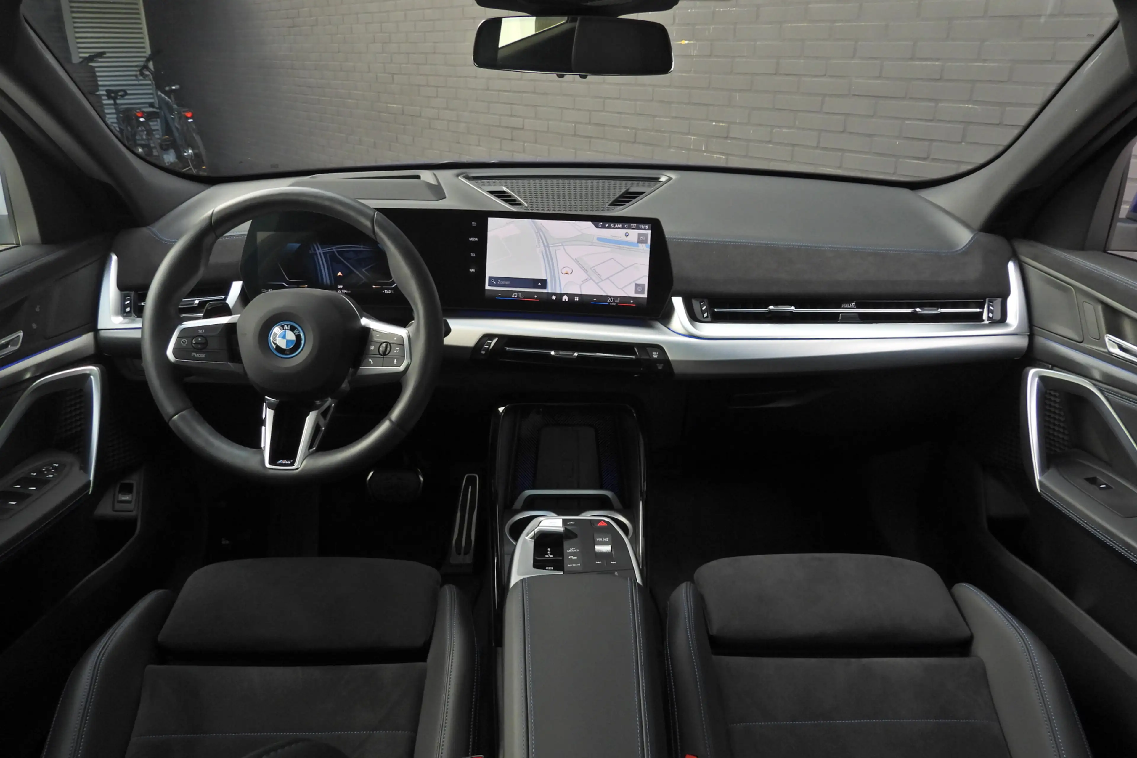 BMW iX2 eDrive20 M Sport / Panoramadak / Sportstoelen / Pa — photo 3