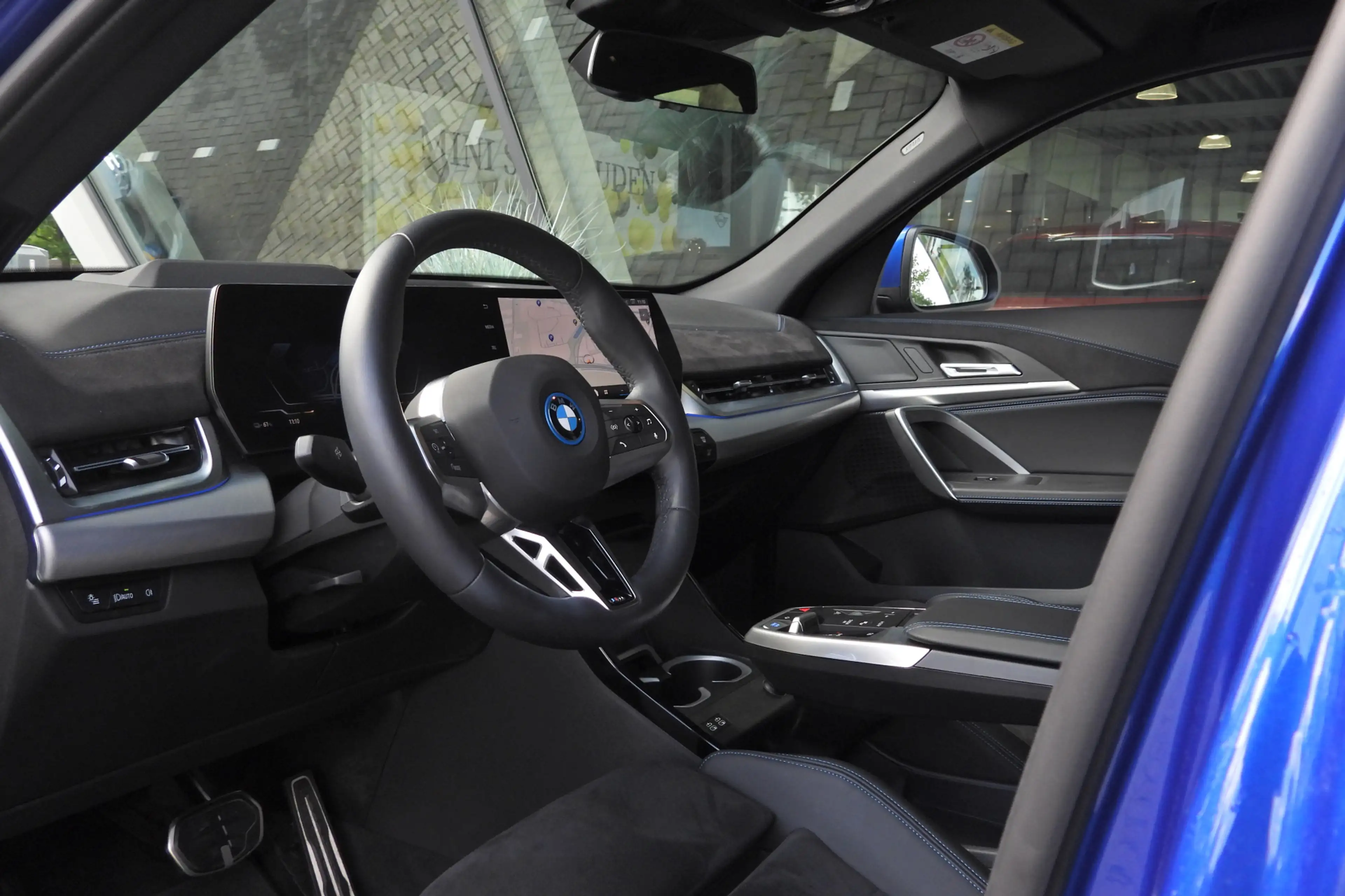 BMW iX2 eDrive20 M Sport / Panoramadak / Sportstoelen / Pa — photo 12