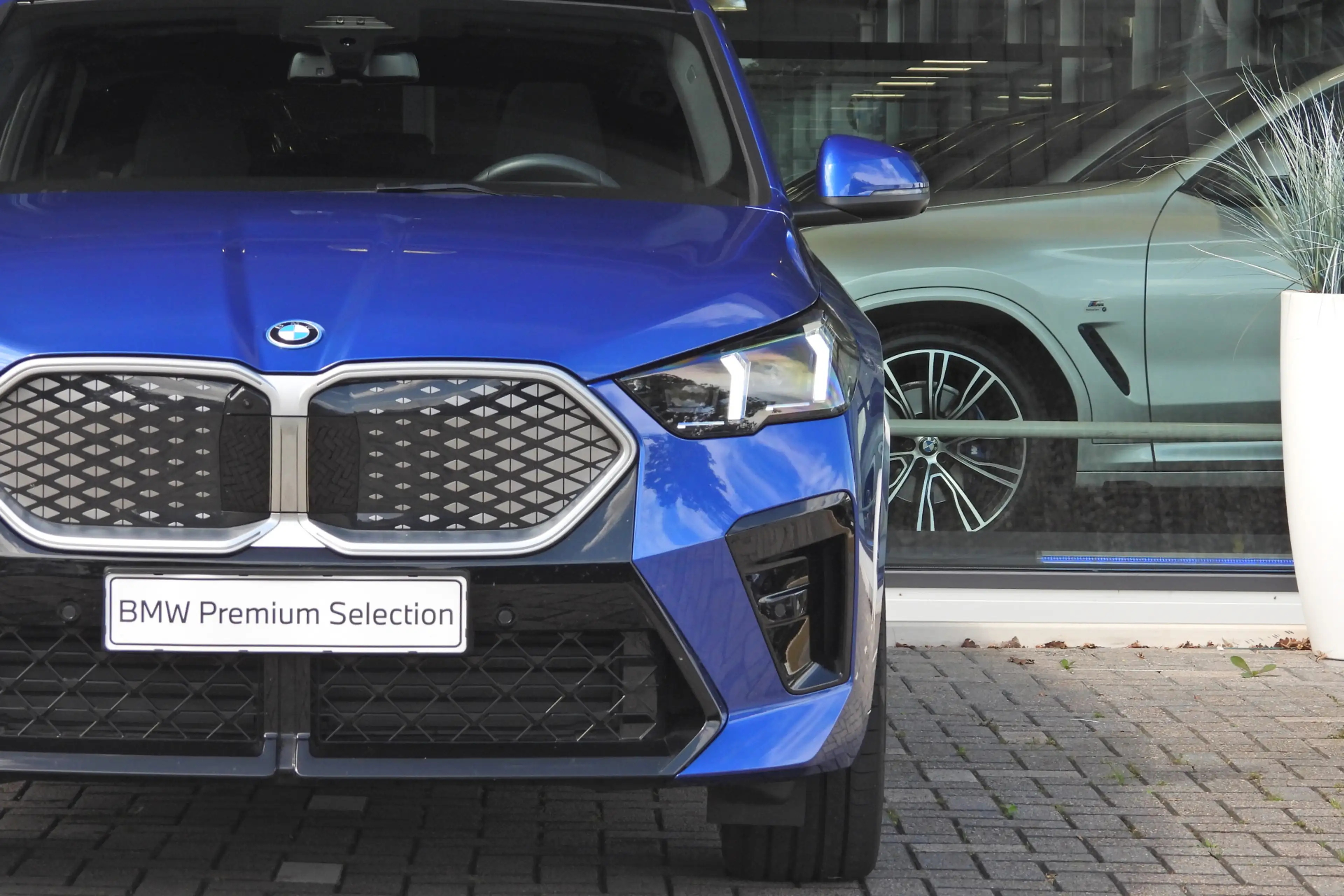 BMW iX2 eDrive20 M Sport / Panoramadak / Sportstoelen / Pa — photo 9