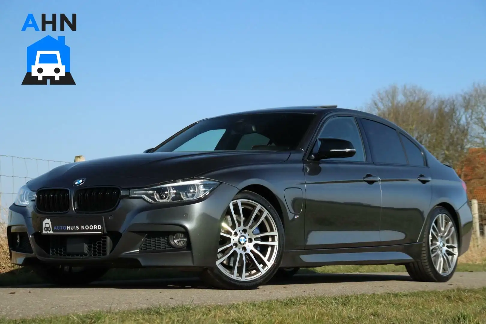 BMW 330 3-serie 330e M-Sport / M-Pakket / 252PK / Dak / Na siva - 1