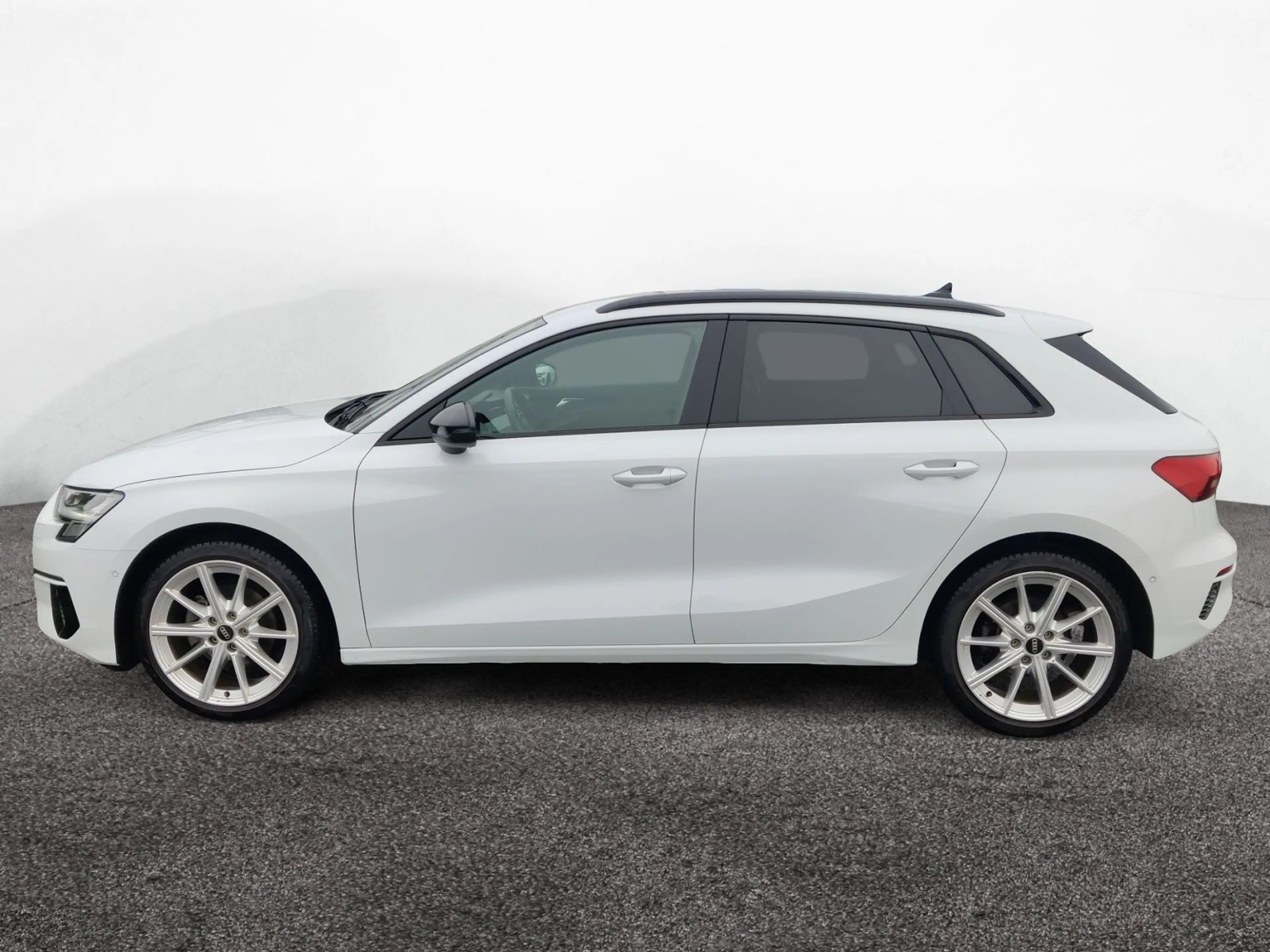 Audi A3 35 TFSI advanced AHK 18" Keyless — photo 3