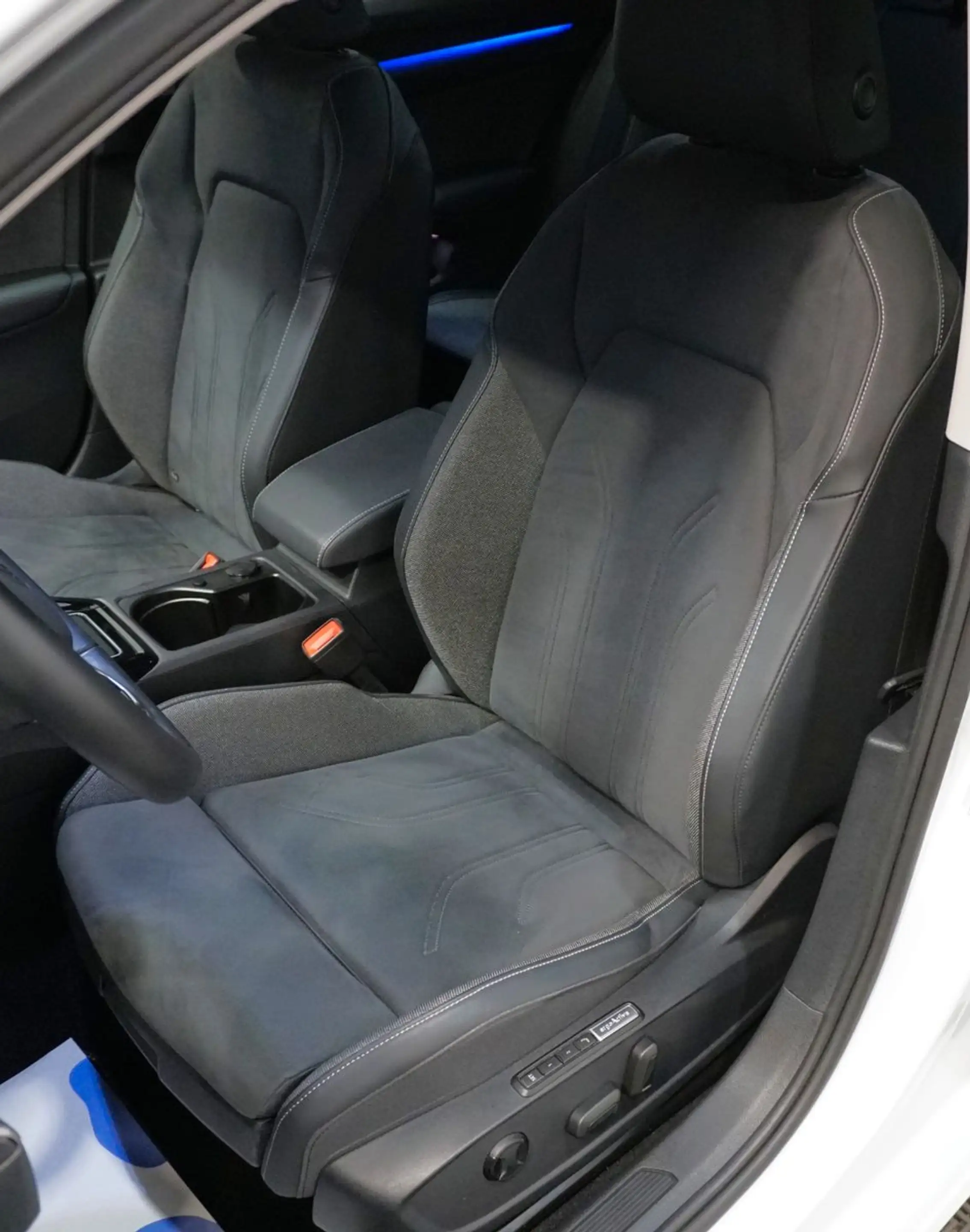 Volkswagen Golf 1.5 TSI Style*MASSAGE*NAVI — photo 11