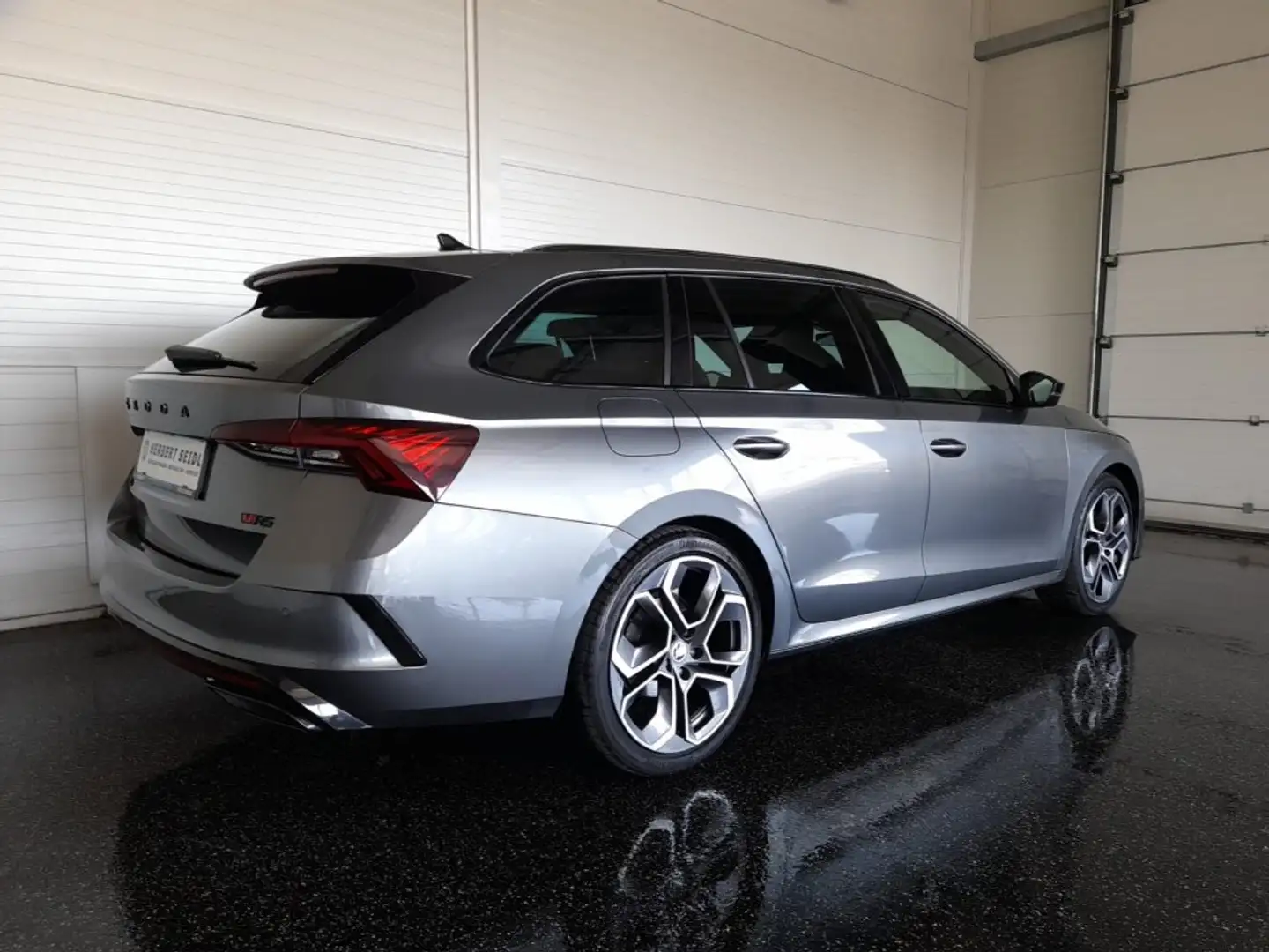 Skoda Octavia Combi "RS EDITION" 4x4 2,0 TDI DSG *19 ZOLL / MATRIX-LED / DCC / HEAD-UP / AHV / VIRTUELL / NAVI / ACC / KEYLESS / CHALLE Grau - 2