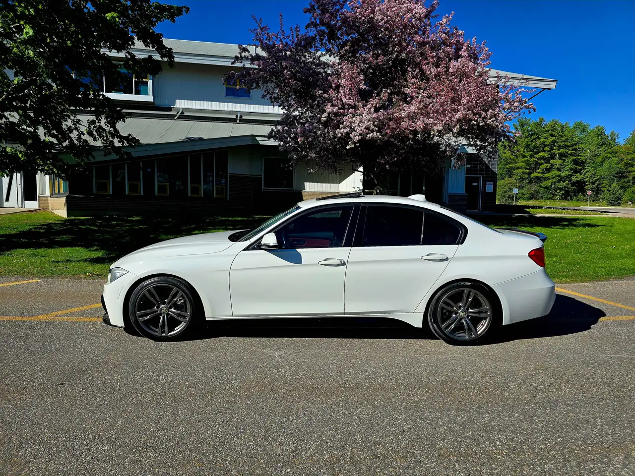 BMW 3 Series снимка BMW 3 Series