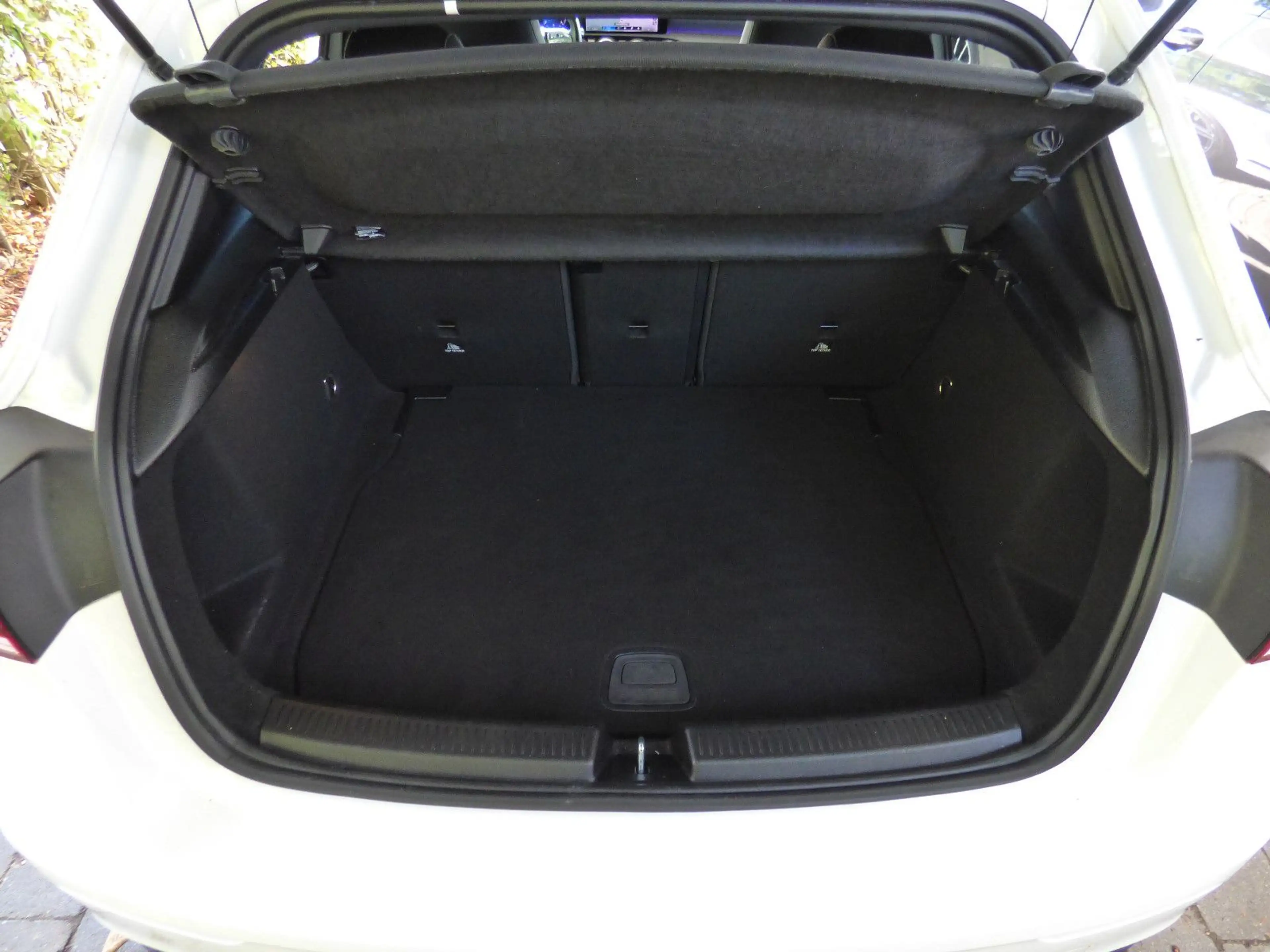 Mercedes-Benz A 200 Edition*A 45 AMG Paket*LED*Ambiente*Kamera — photo 9