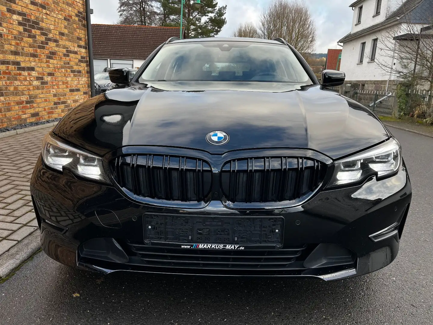 BMW 320 d Tour xDrive Navi LED CockpProf Sportsitz Noir - 2