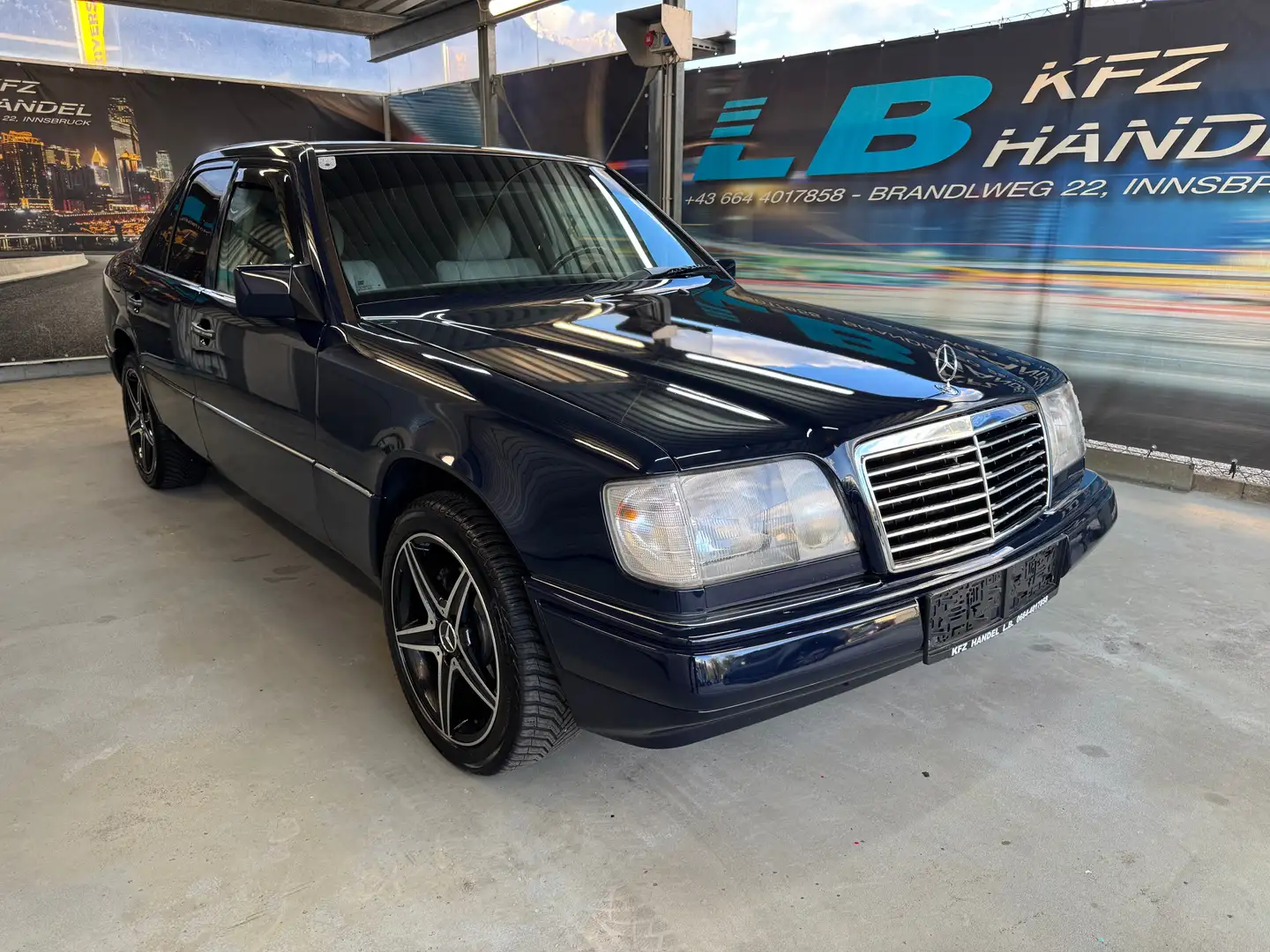 Mercedes-Benz E 200 E 200 Elegance Blau - 1