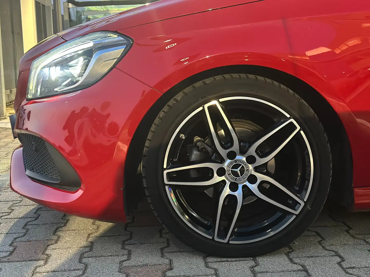 Mercedes-Benz A 180 Classe A - W176 d Premium my16 Rouge - 2