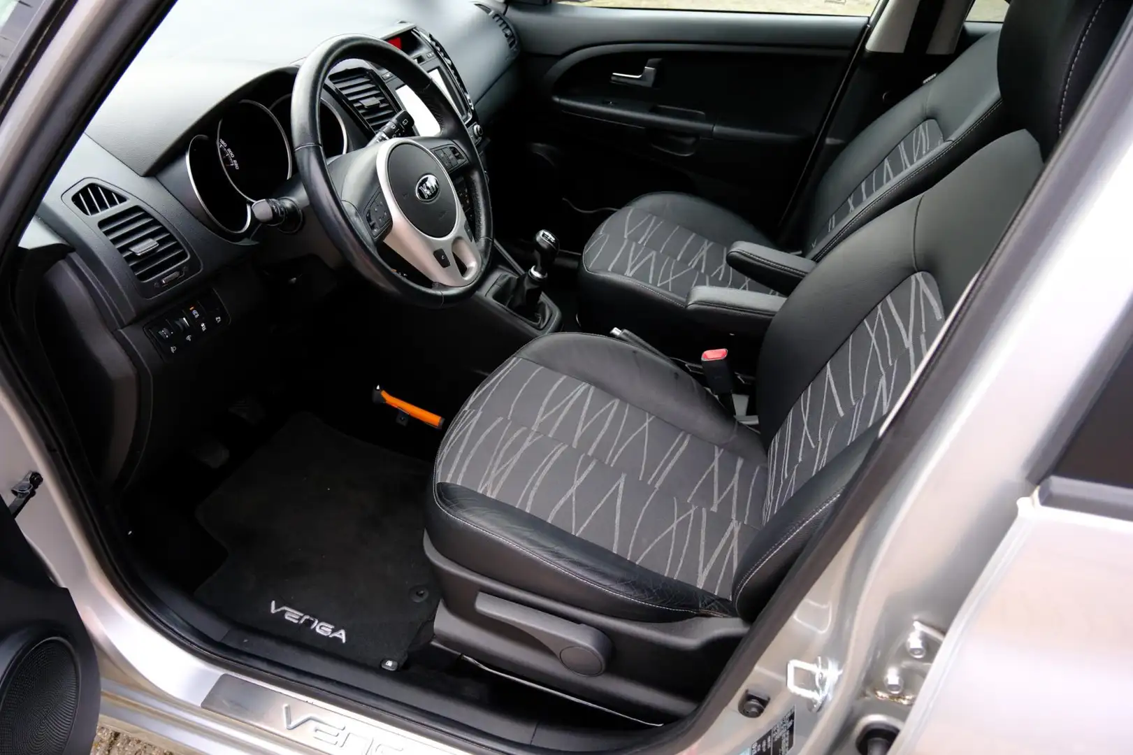 Kia Venga 1.4 CVVT DynamicPLusLine *37.500km!* Navi|1e Eig!| Grijs - 2