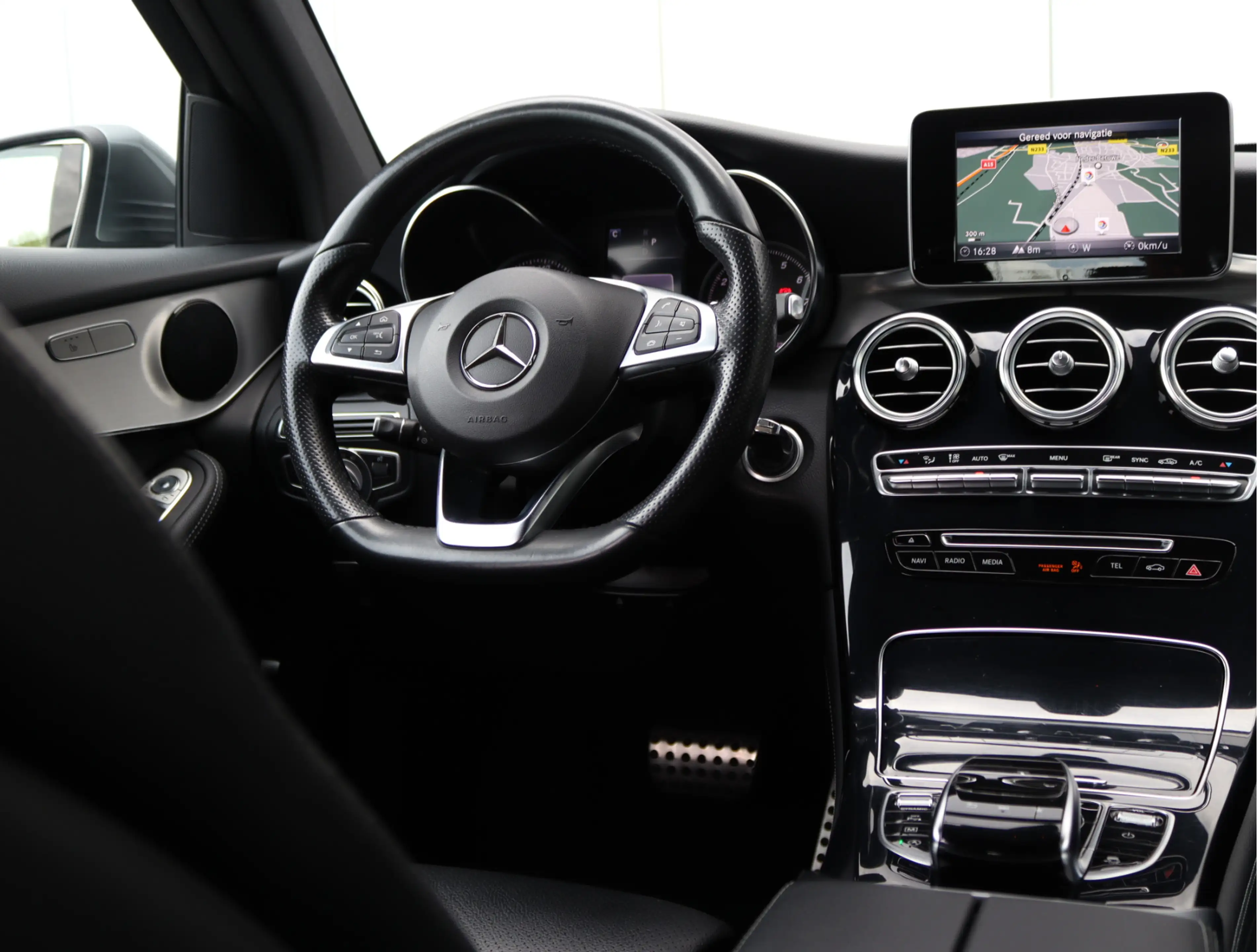 Mercedes-Benz GLC 250 4MATIC AMG-line | Leder | Trekhaak | Org. NL — photo 17