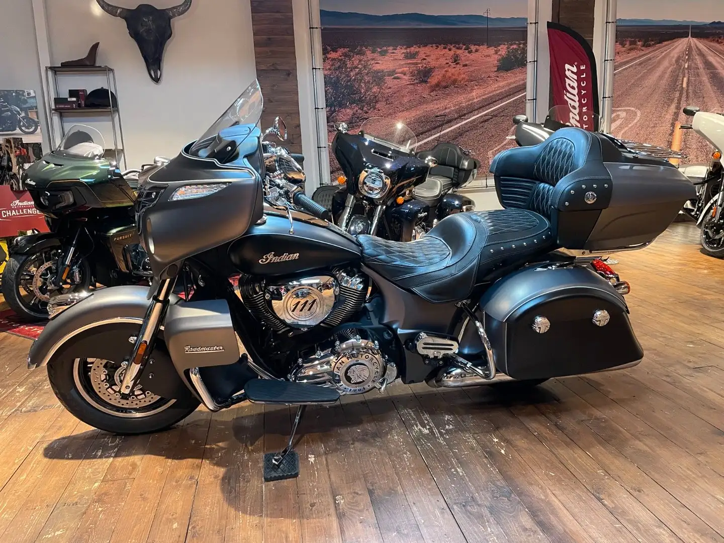 Indian Roadmaster Classic Vorteilspaket 500€/3,99%) Gris - 1